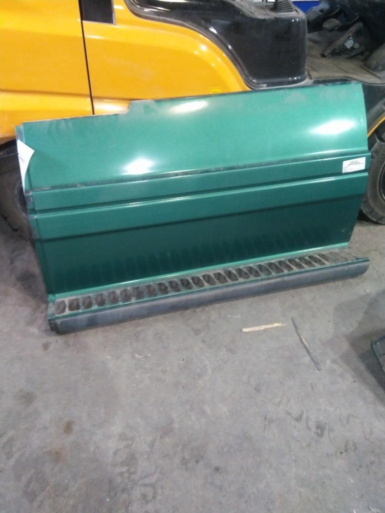 For 2005 FREIGHTLINER COLUMBIA 120 SIDE FAIRING Right ,  MN