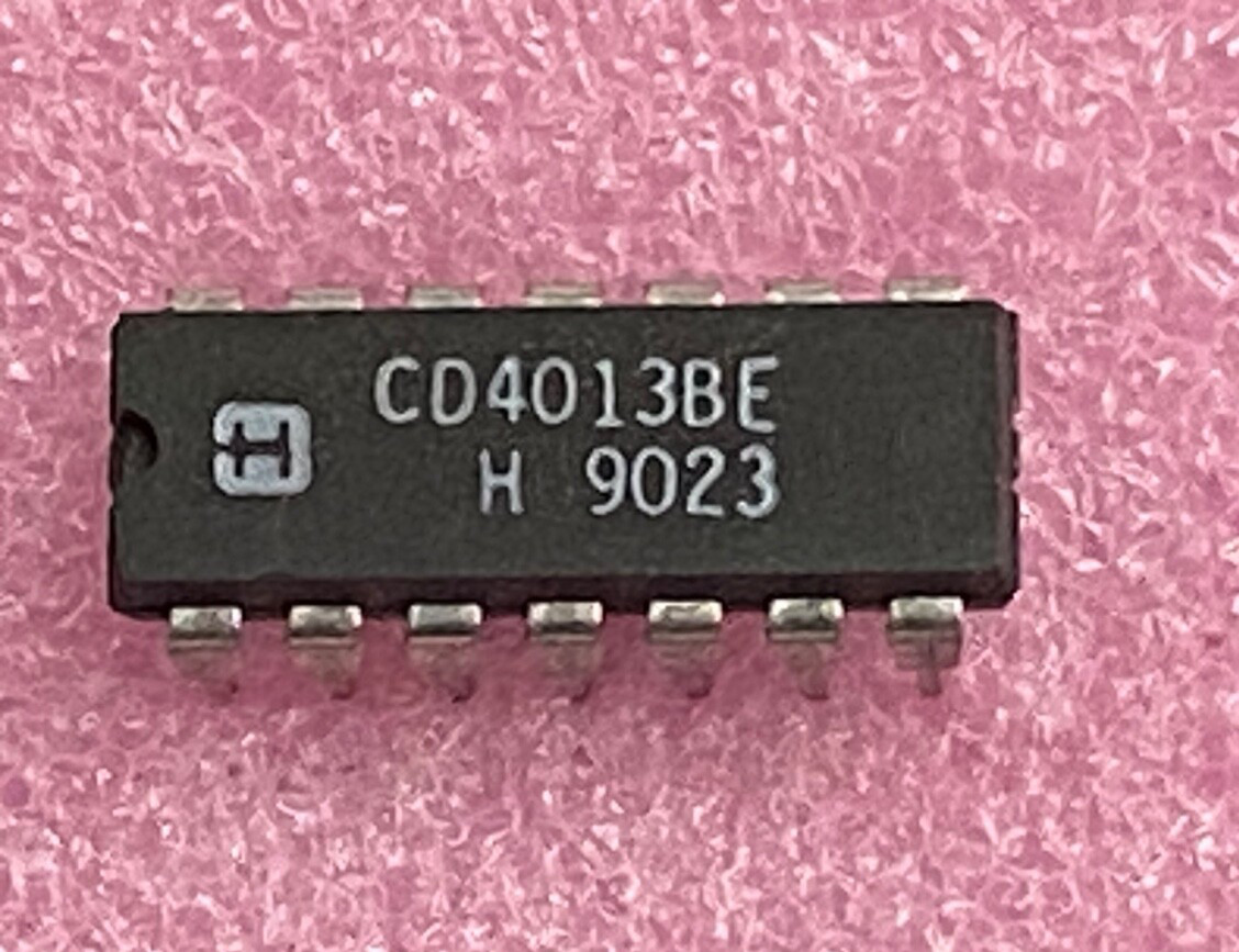 Harris CD4013BE dual D-type flip flop Integrated Circuit