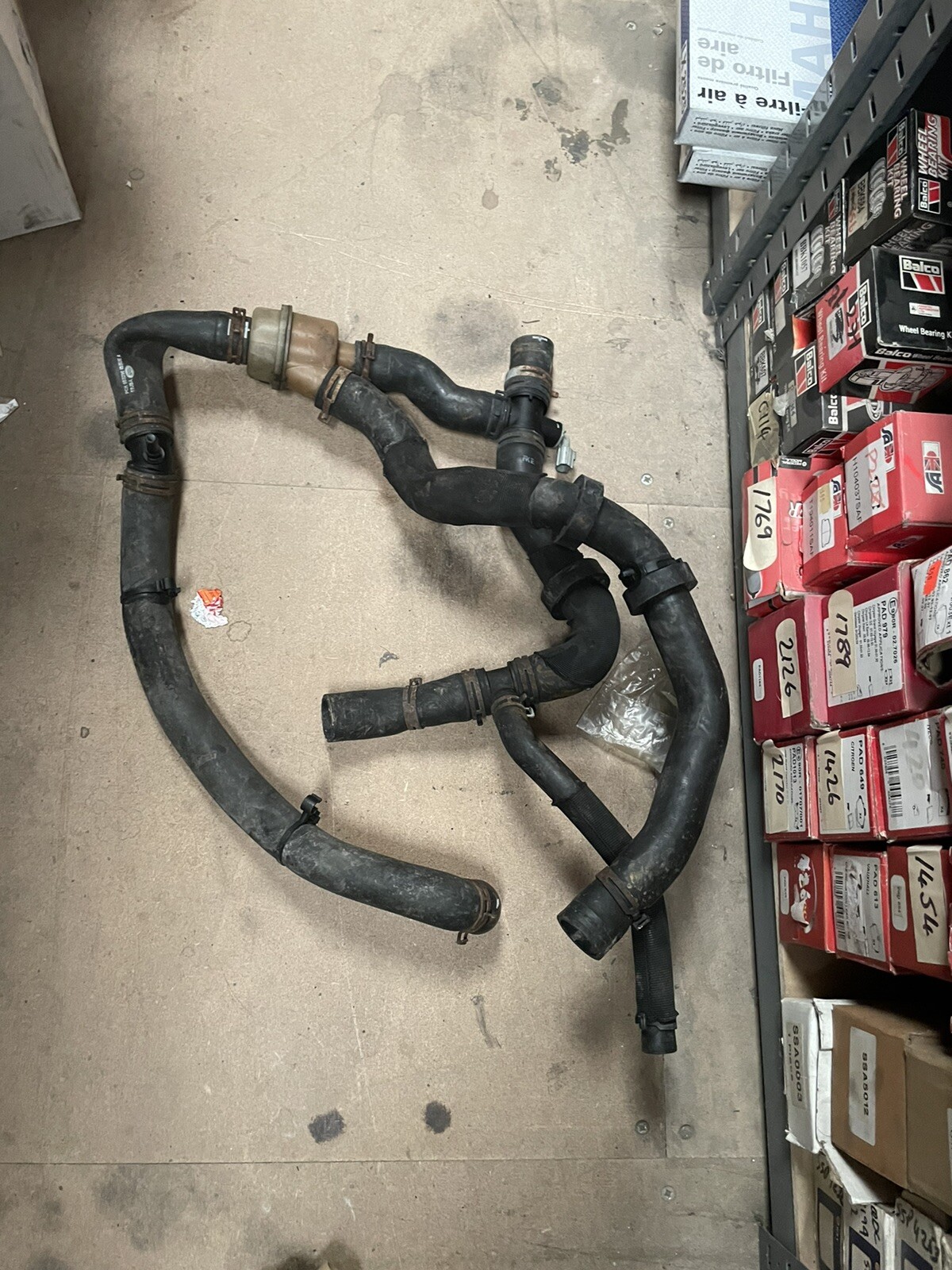 THERMOSTAT  RADIATOR HOSES LAND ROVER DEFENDER 90 110 TDCI