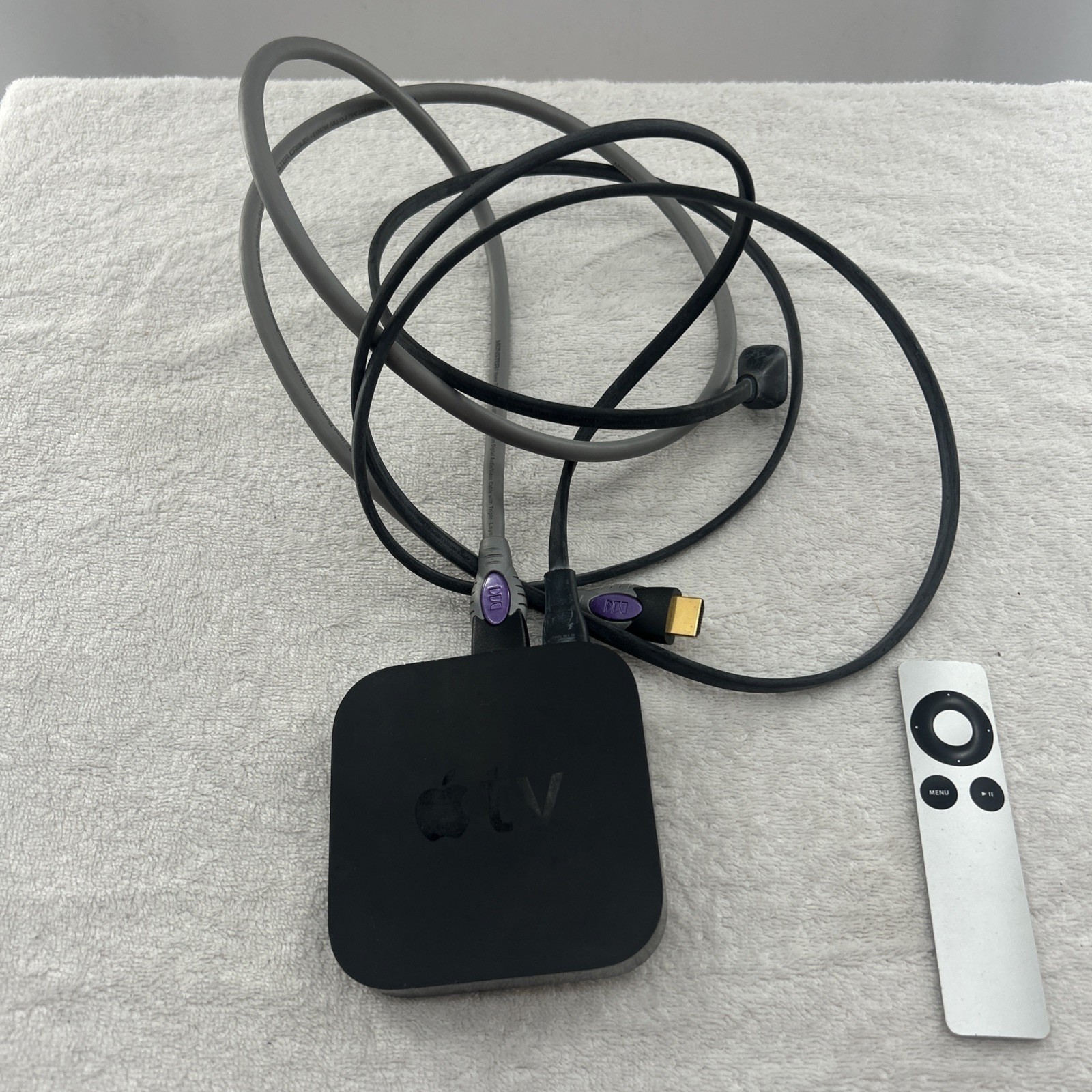 Apple TV (3rd Generation) 8GB HD Media Streamer - A1427, WITH REMOTE/HDMI