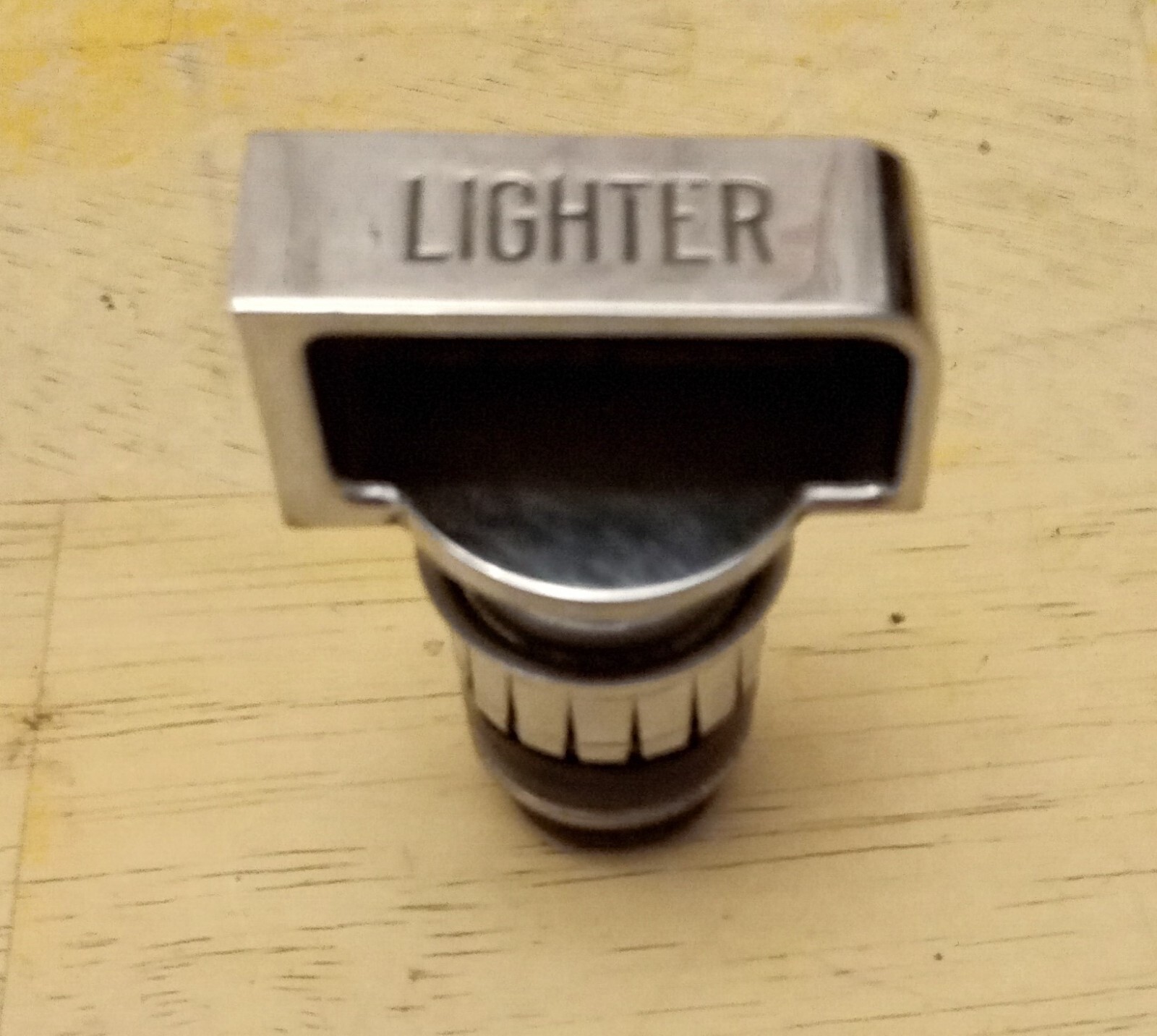 VINTAGE CASCO CIGARETTE LIGHTER (CHROME)