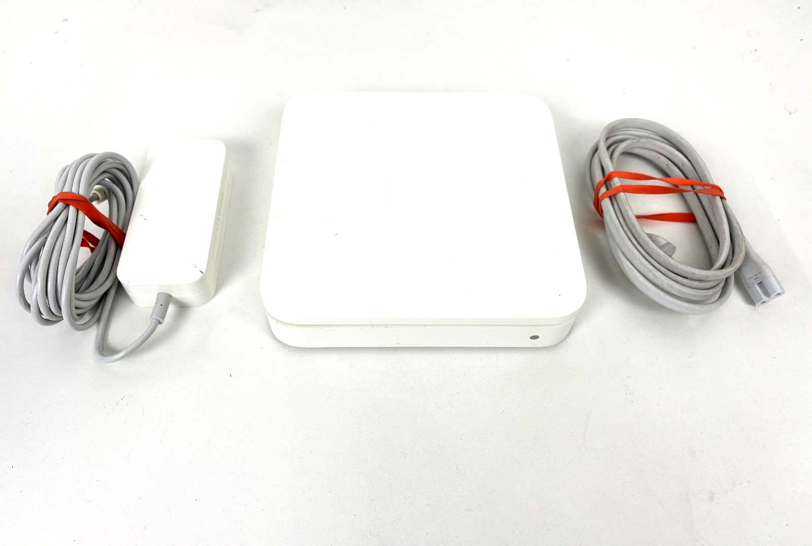 Apple A1354 AirPort Extreme 54Mbps 3-Port 1000Mbps Wireless N Router (MC340LL/A)