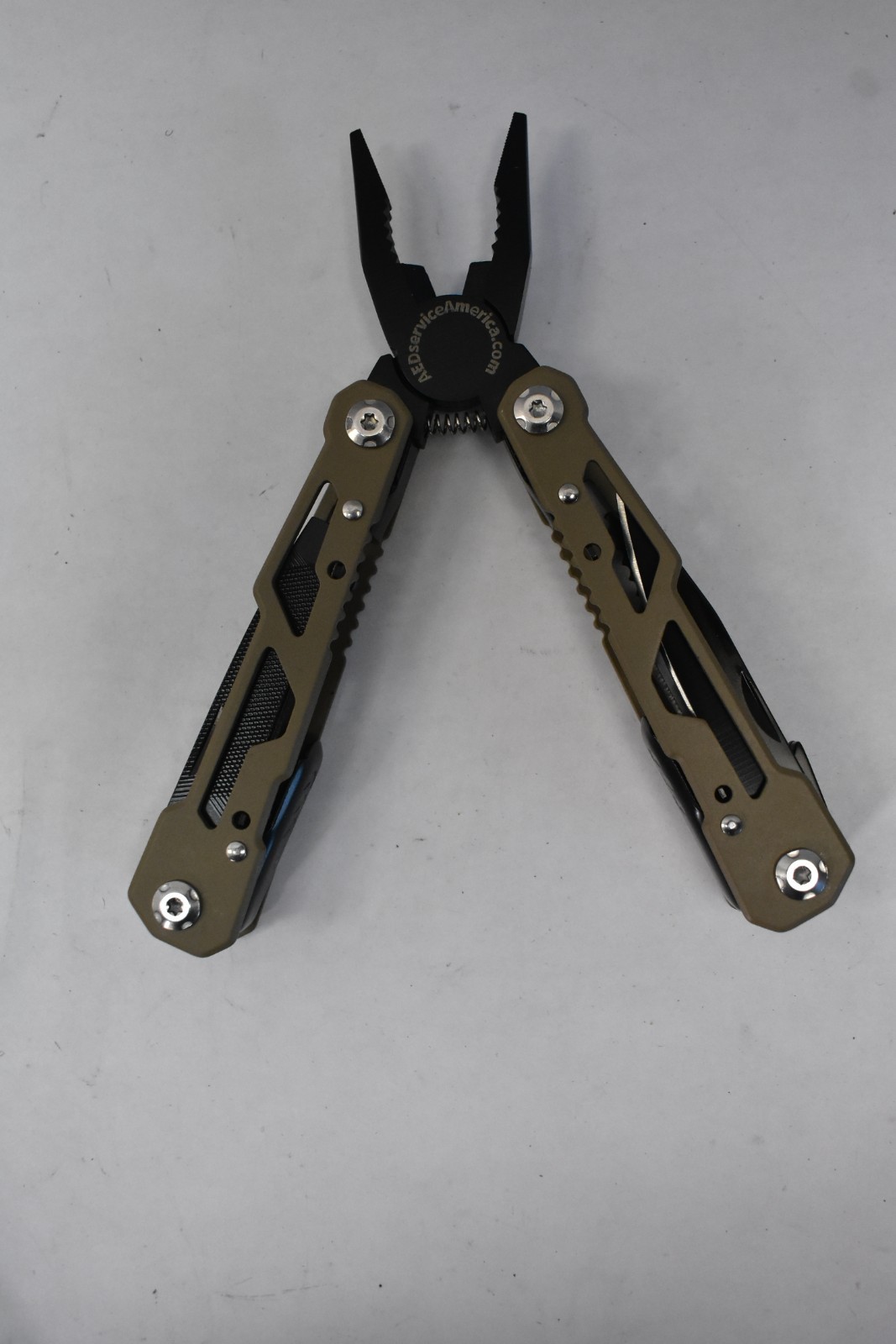 9 In 1 Multi Tool w Drive Bits Beige/Brown Handle BRANDED