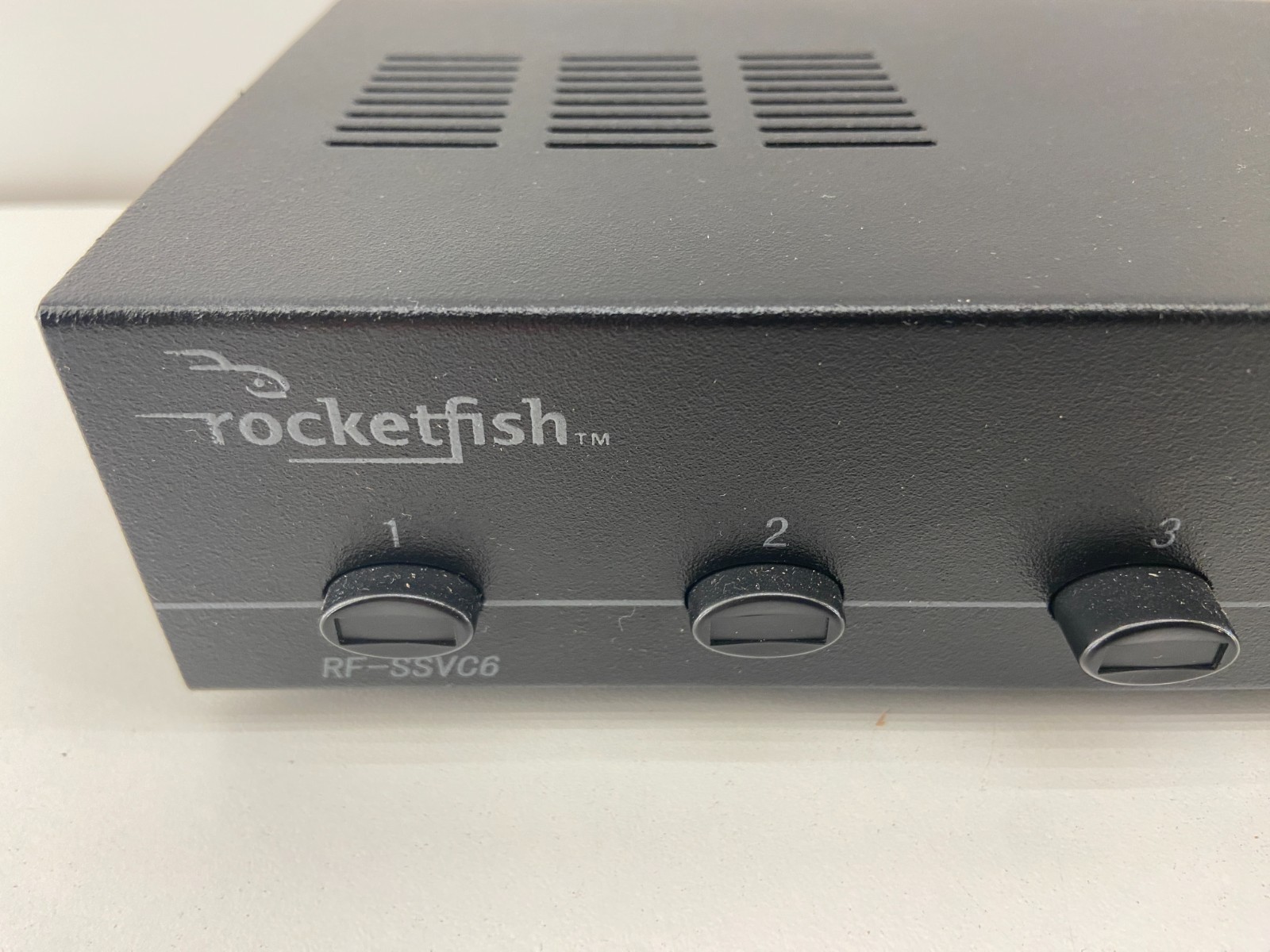 Rocketfish RF-SSVC6 6-Pair Stereo Speaker Selector, great condition! ~ Works!