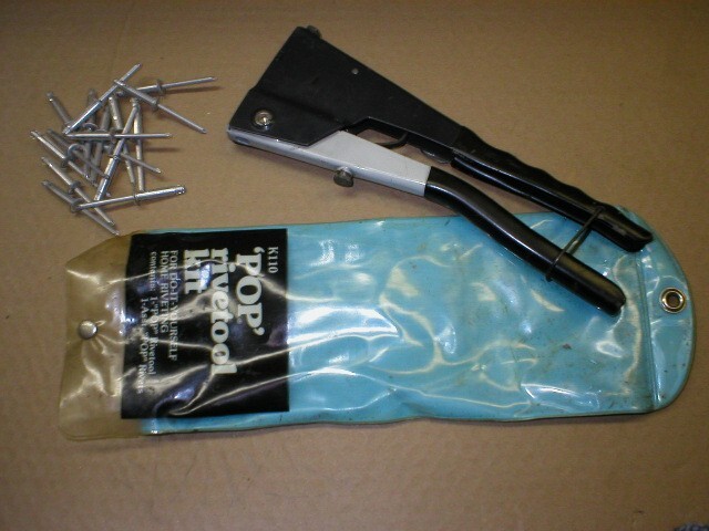 Hand Riveter Pop Rivet Tool Kit K110 Bostik/USM Corporation Complete with Rivets