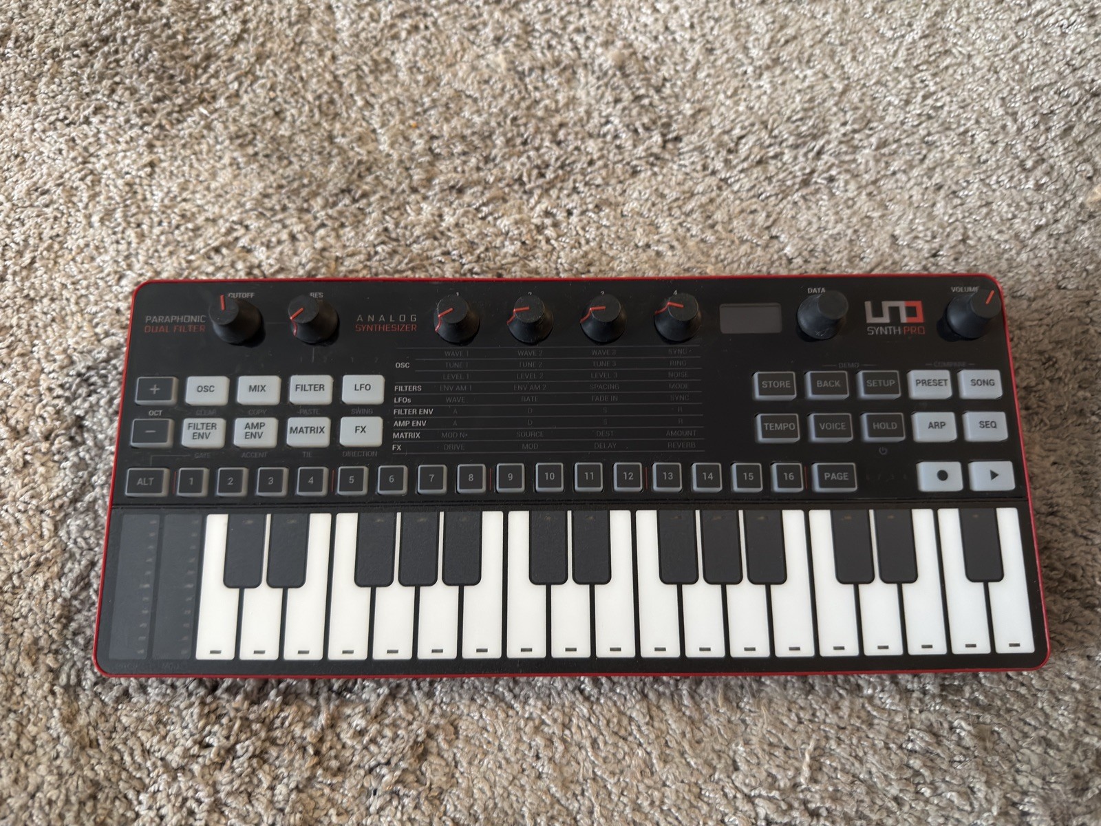 IK Multimedia UNO Synth Pro Desktop 32Key Paraphonic Analog Synthesizer in box