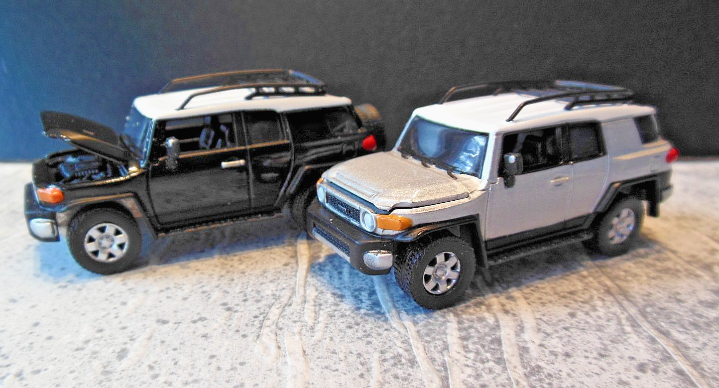 2-Johnny Lightning Classic Gold 2007 Toyota FJ Cruiser Premium Silver and Black.