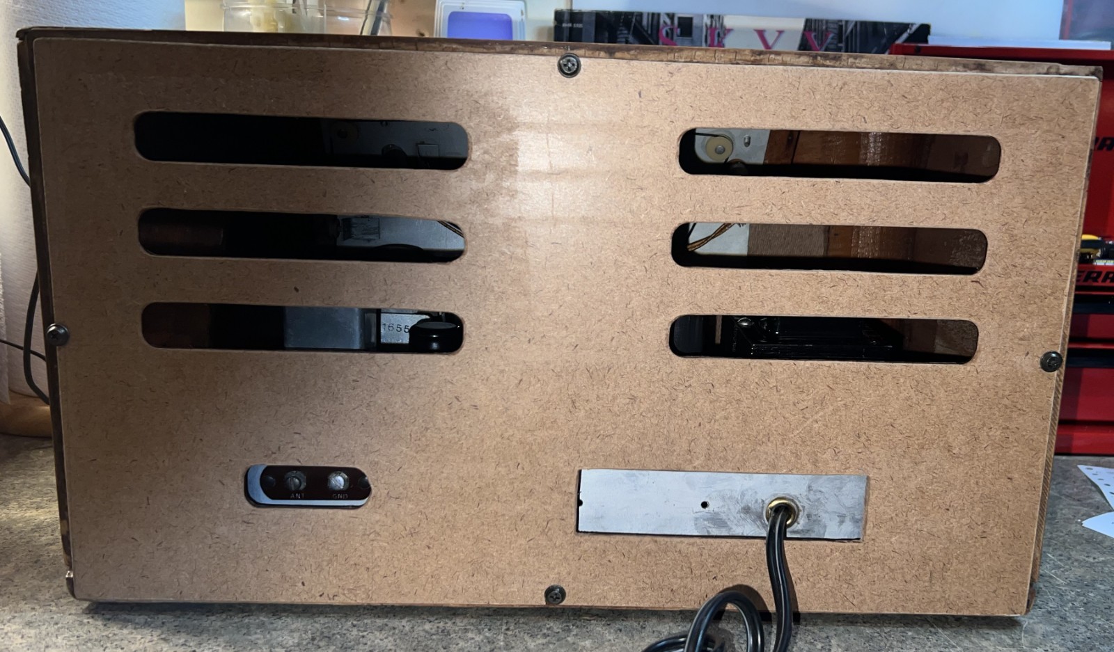 AIR KING Tabletop Broadcast Receiver. Model: 4604. Solid bones for nice rehab!