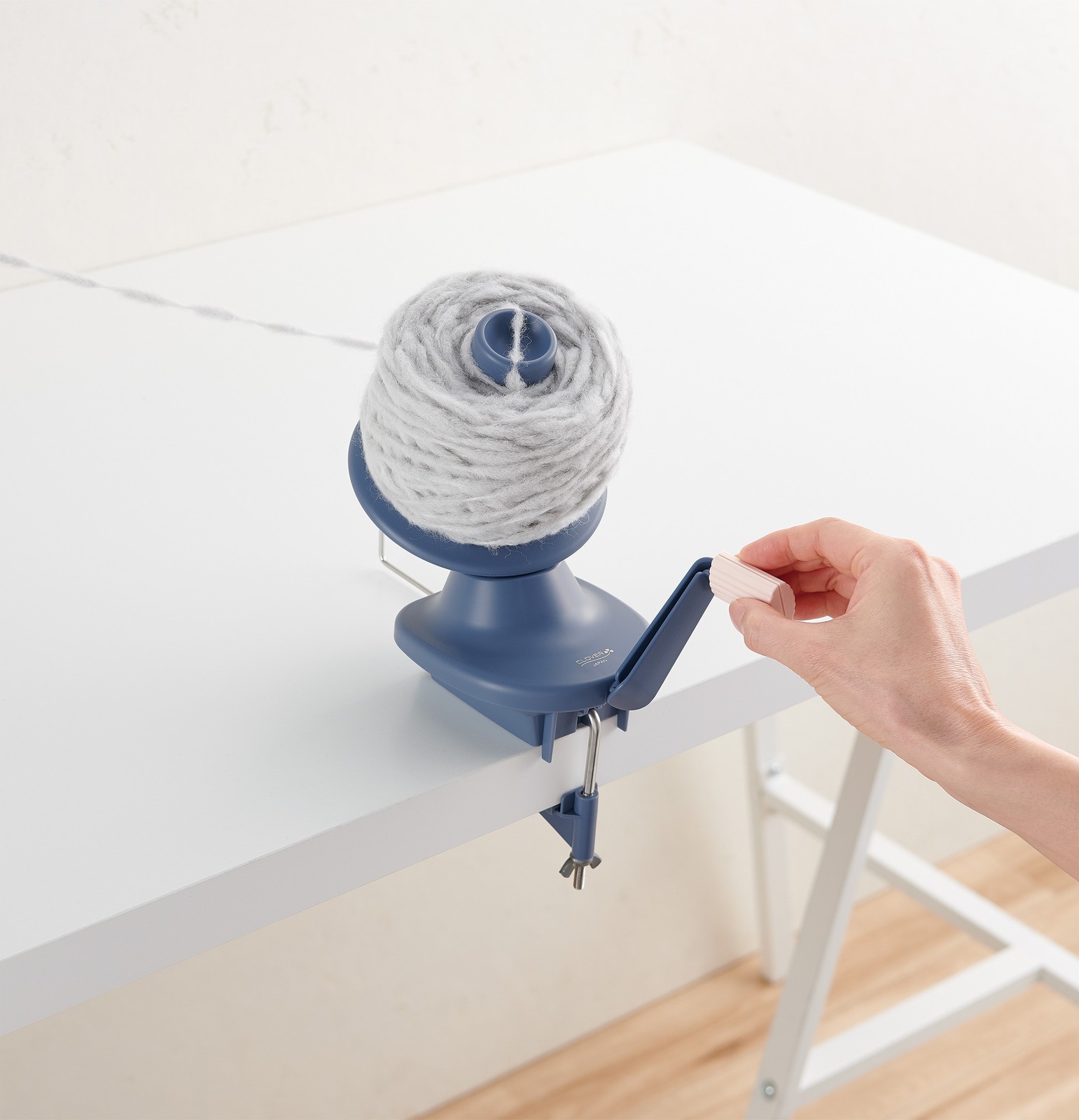 Clover Yarn Ball Winder-Blue
