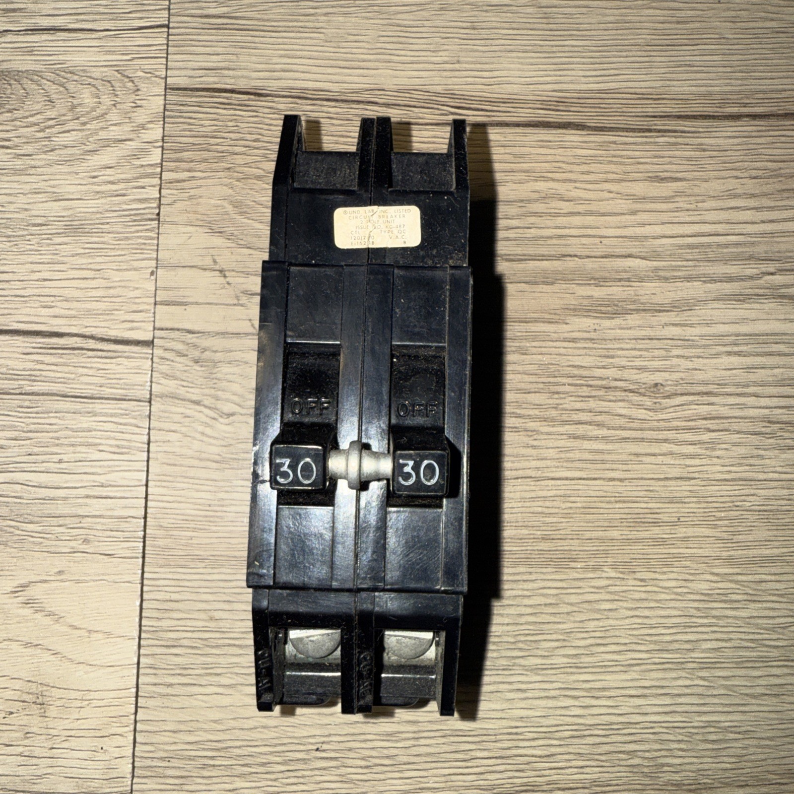 Zinsco Q230 2 Pole 30 Amp 120/240V GTE Sylvania Plug On Circuit Breaker