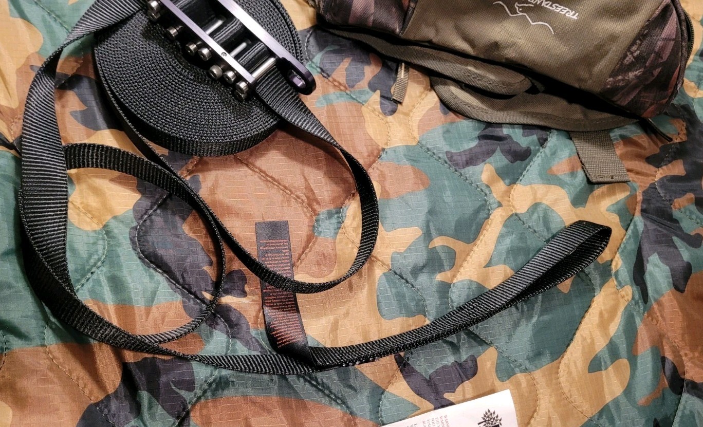 Black Ash Tree Stand Wingman With Camo Wast Pack