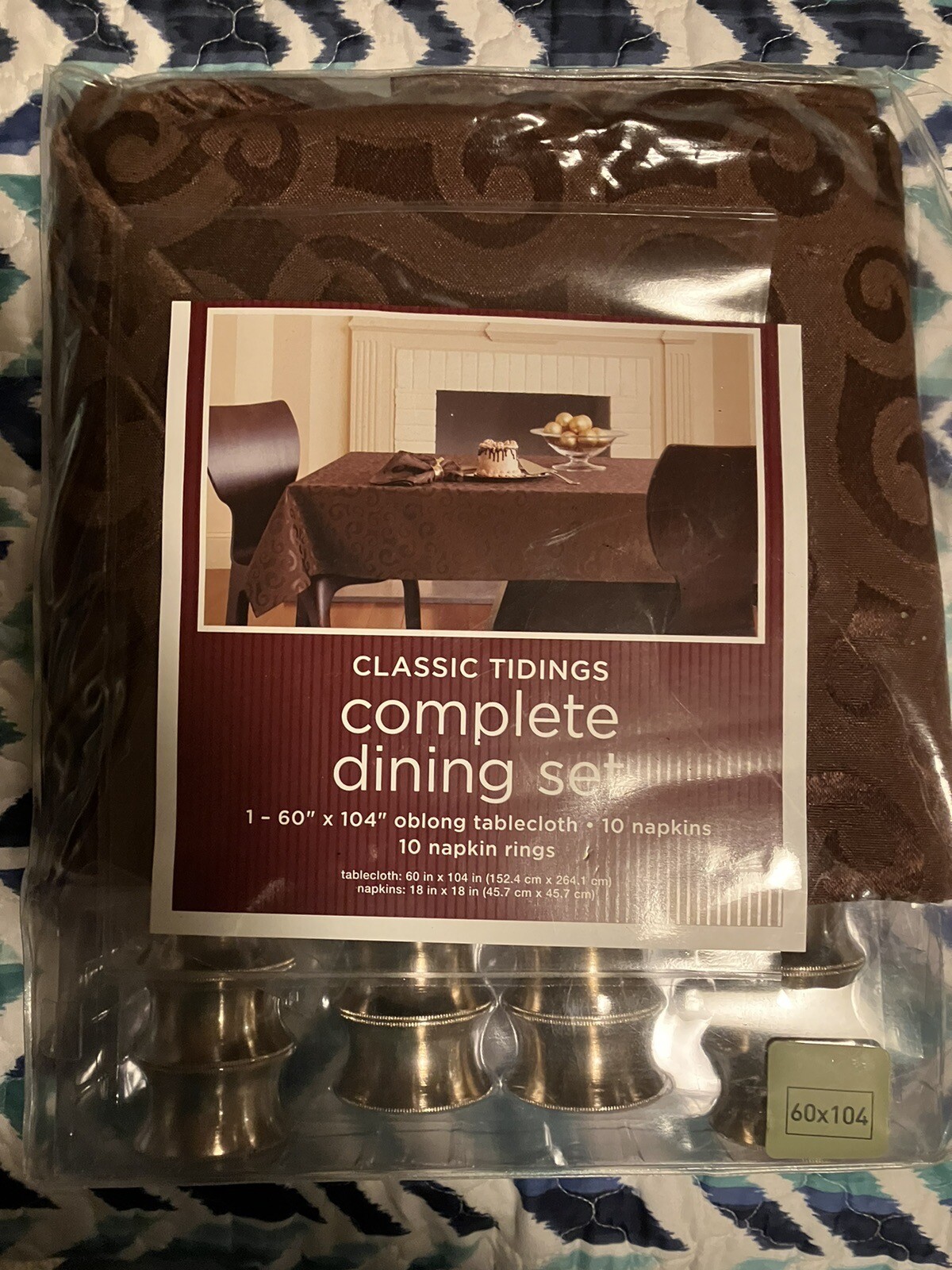 Classic Tidings Complete Dining Set