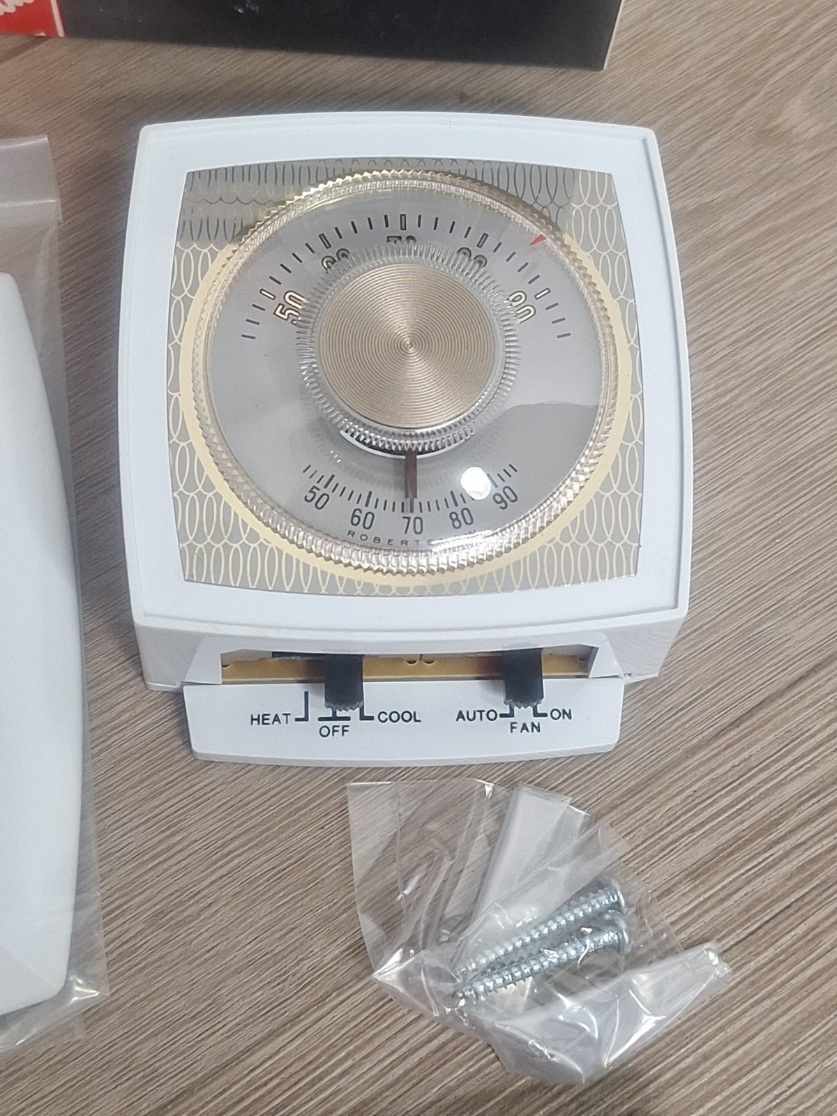 Robertshaw 405-421 Non-Programable Mechanical Thermostat 24V Designer White Nos