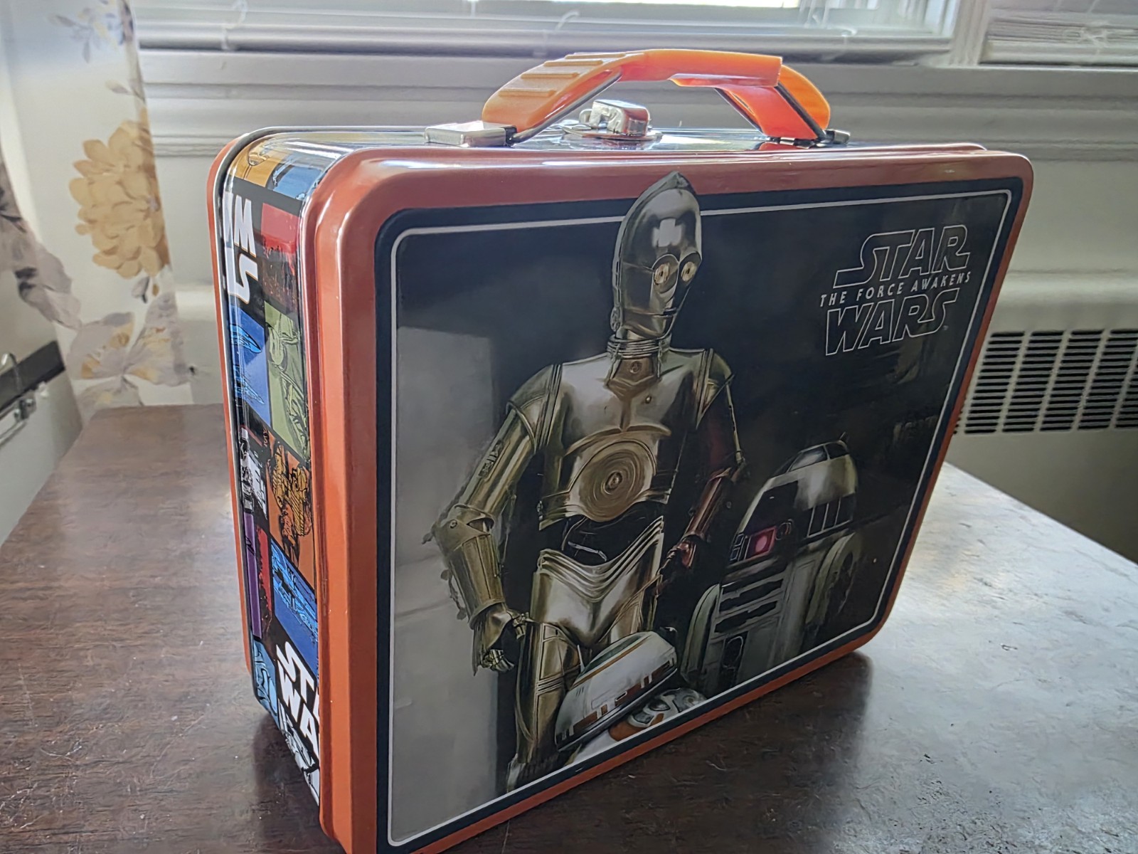 Star Wars The Force Awakens Metal Lunchbox C-3PO R2-D2 BB-8