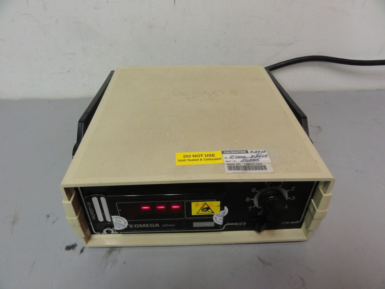 Omega Engineering Inc. Model DP460 Thermocouple Thermometer