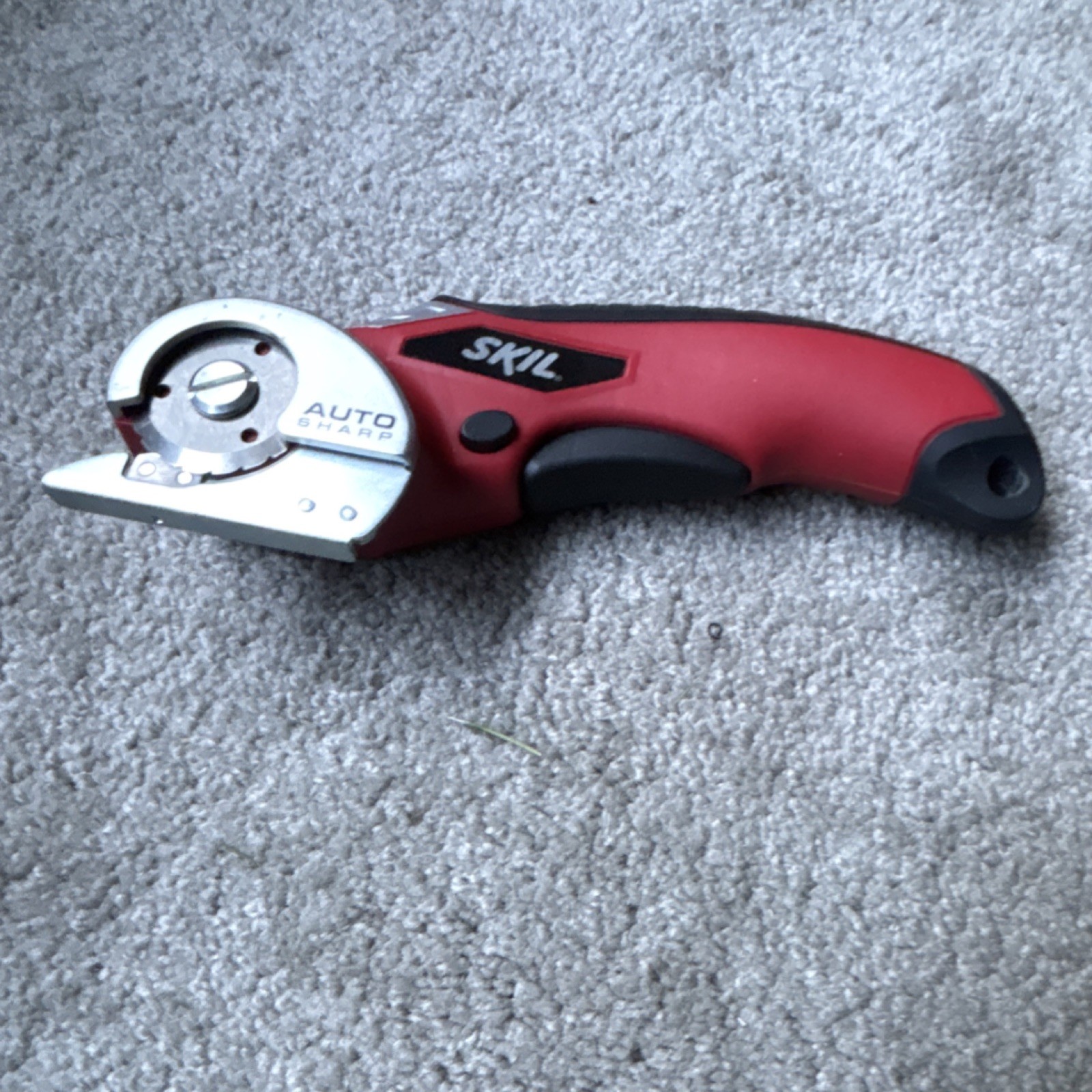 SKIL Auto Sharp Utility Knife Steel Blade 0.75in Plastic/Rubber Red/Black