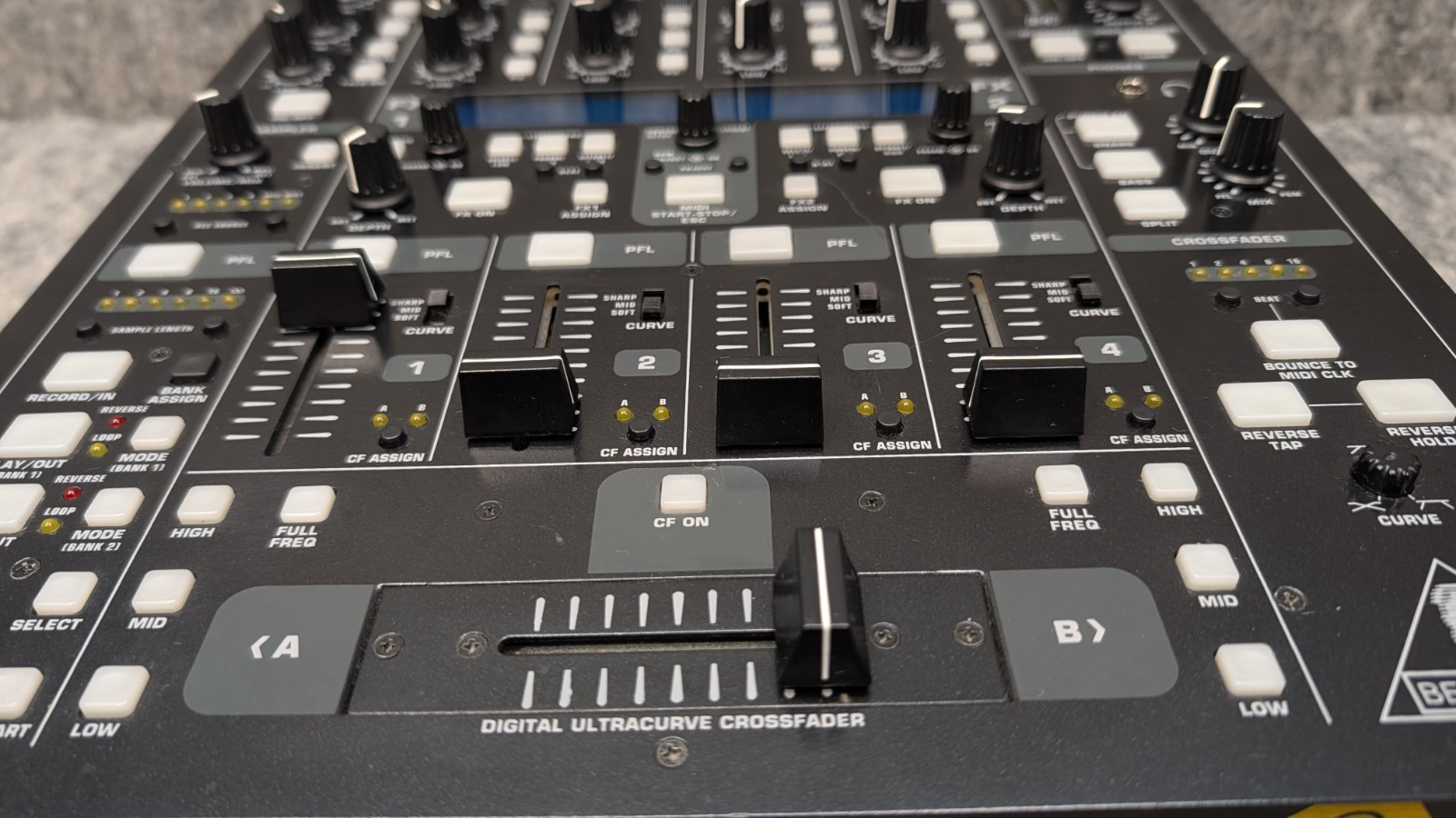 Behringer DDM4000 Digital DJ Mixer 4-Channel USB Tabletop Echo Reverb Filter