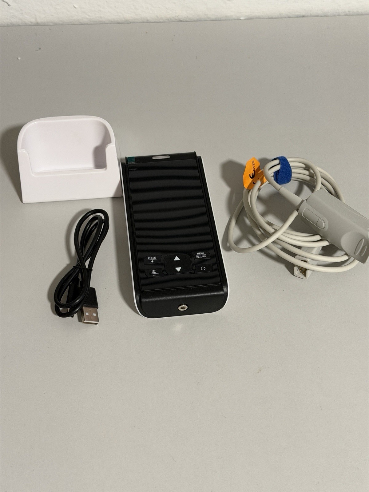 Handheld Pulse Oximeter with Wireless Transmission, Alarm, Multi-User Support