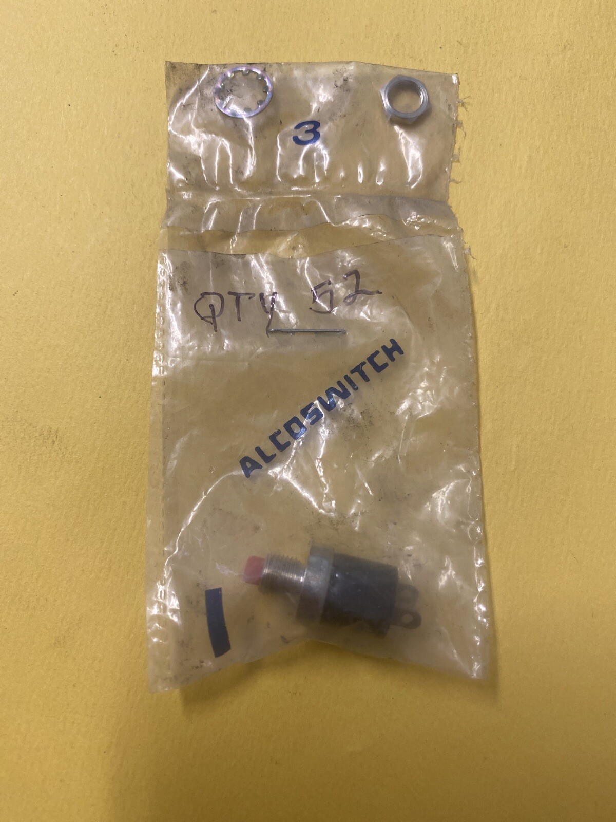 NEW   ALCOSWITCH MSP103C04 RED PUSH SWITCH SPST-NO 3A 125V