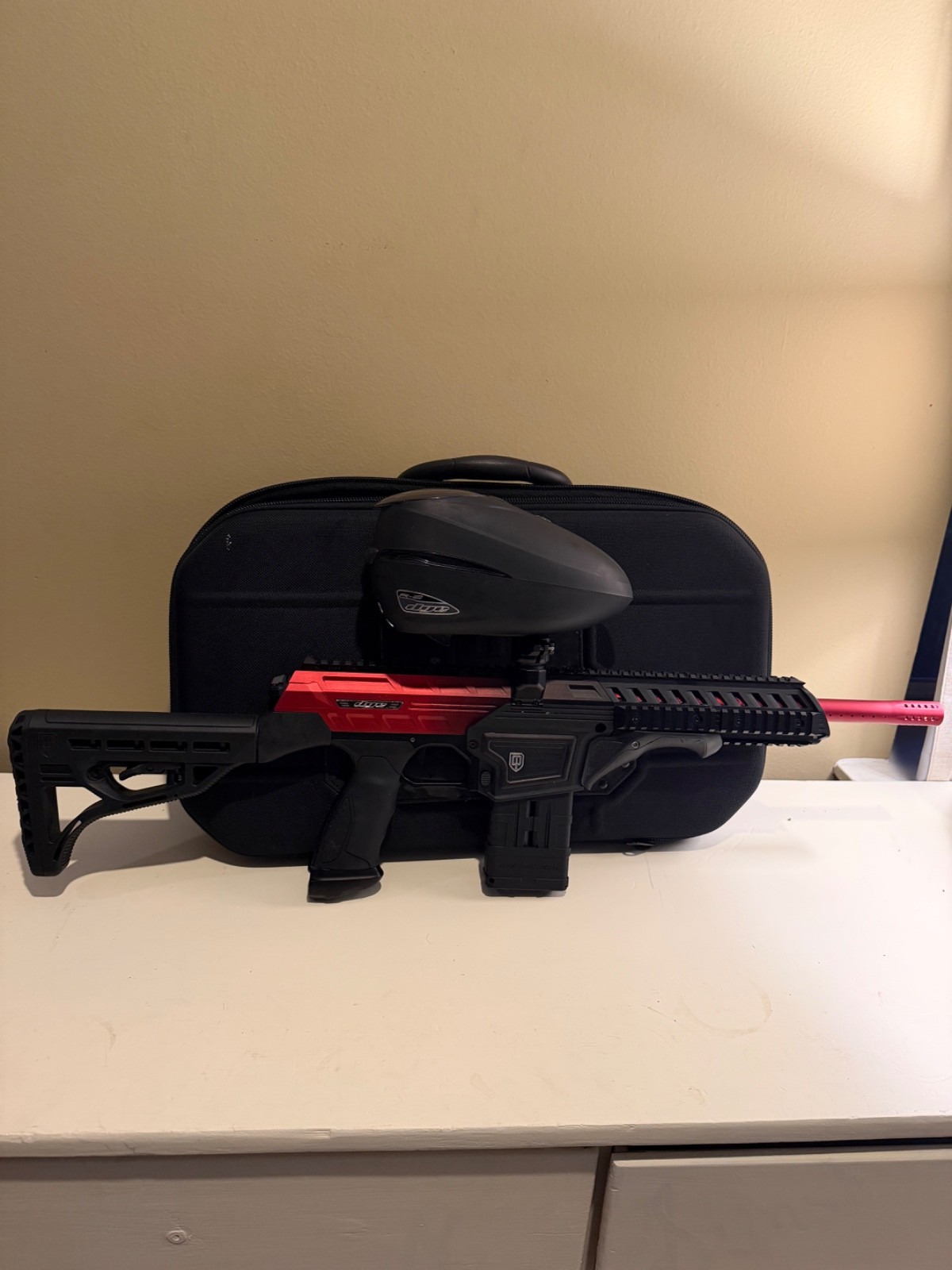 Dye Dam Electronic Paintball Marker - Black/Red Cherry Fade - with Dye R2 Hopper