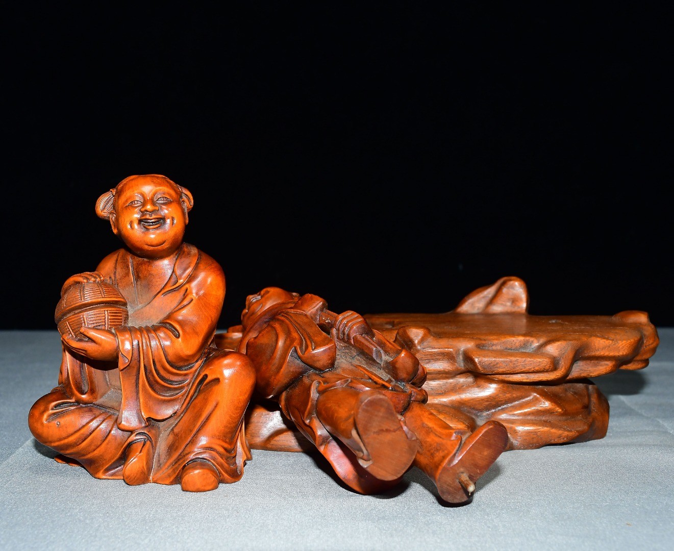 Exquisite Small Leaf Boxwood He He Er Xian Ornament