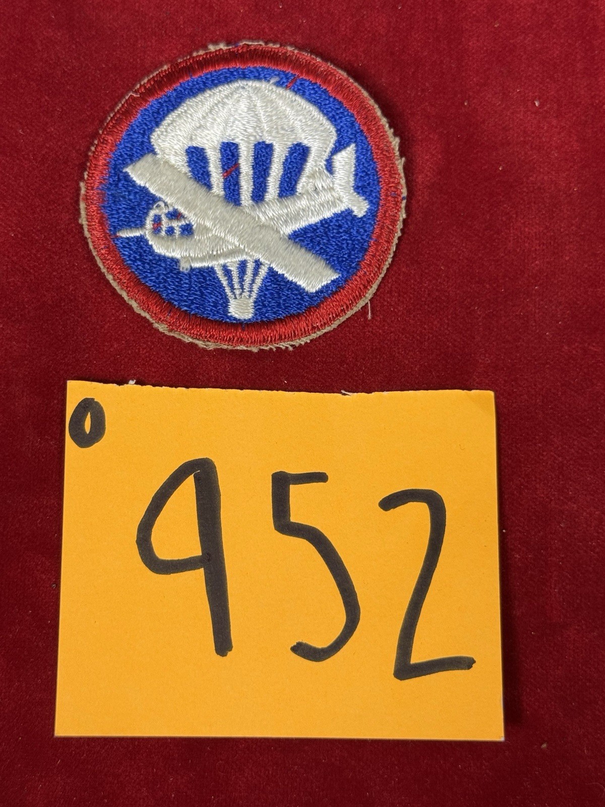 Airborne Cap Badge O952