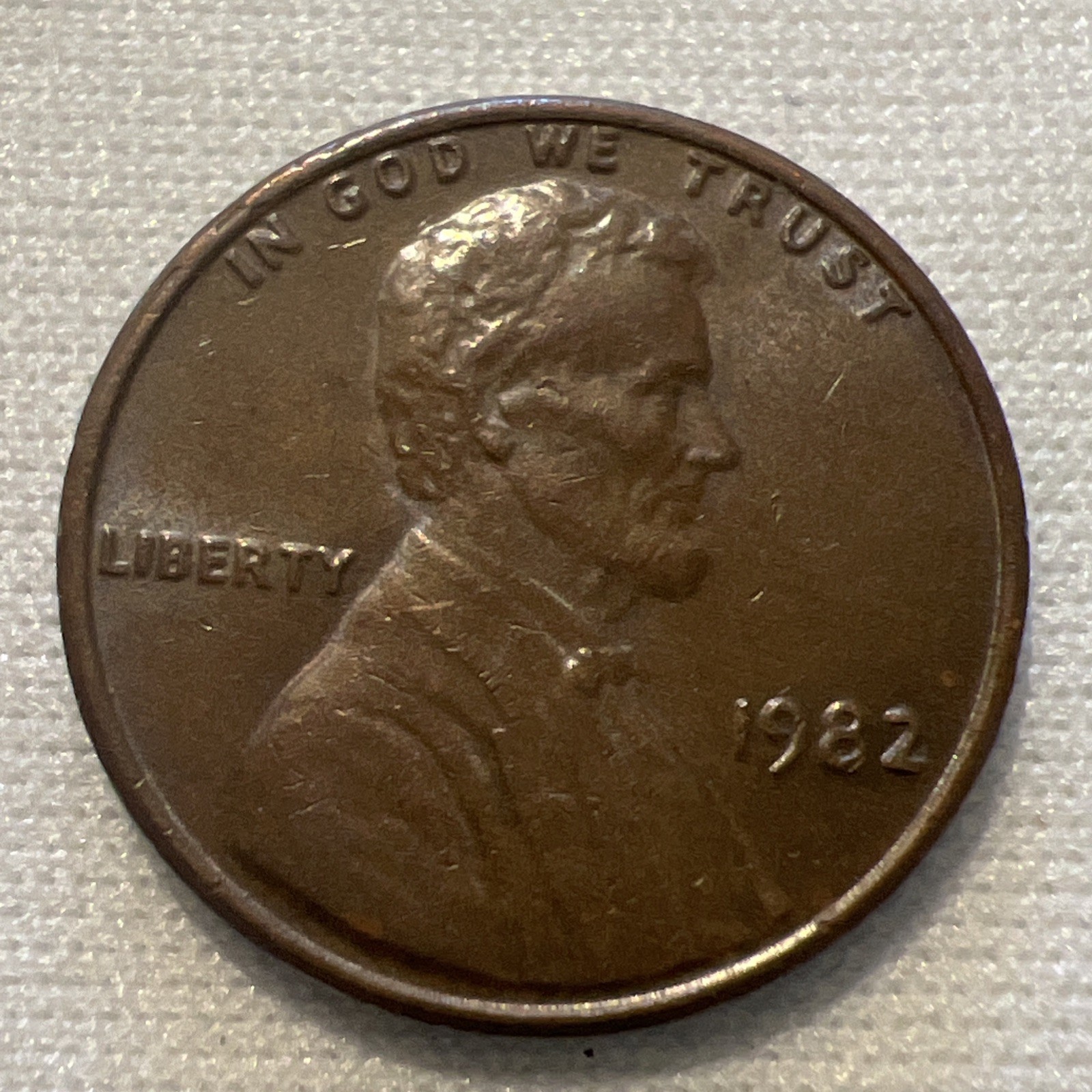 Rare. 1982 Small Date No Mint Mark Lincoln Penny.