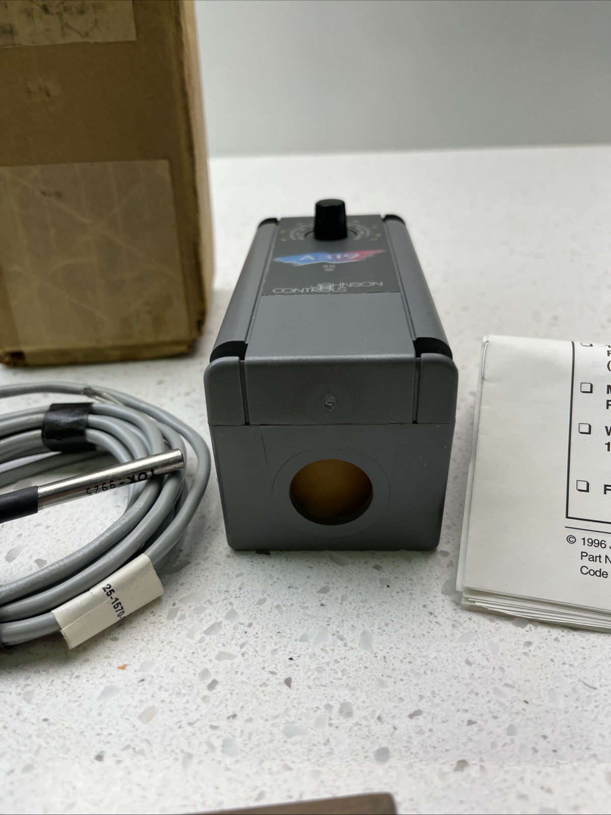 A319ABC-12-10 Johnson Controls Temp. Controller With Sensor