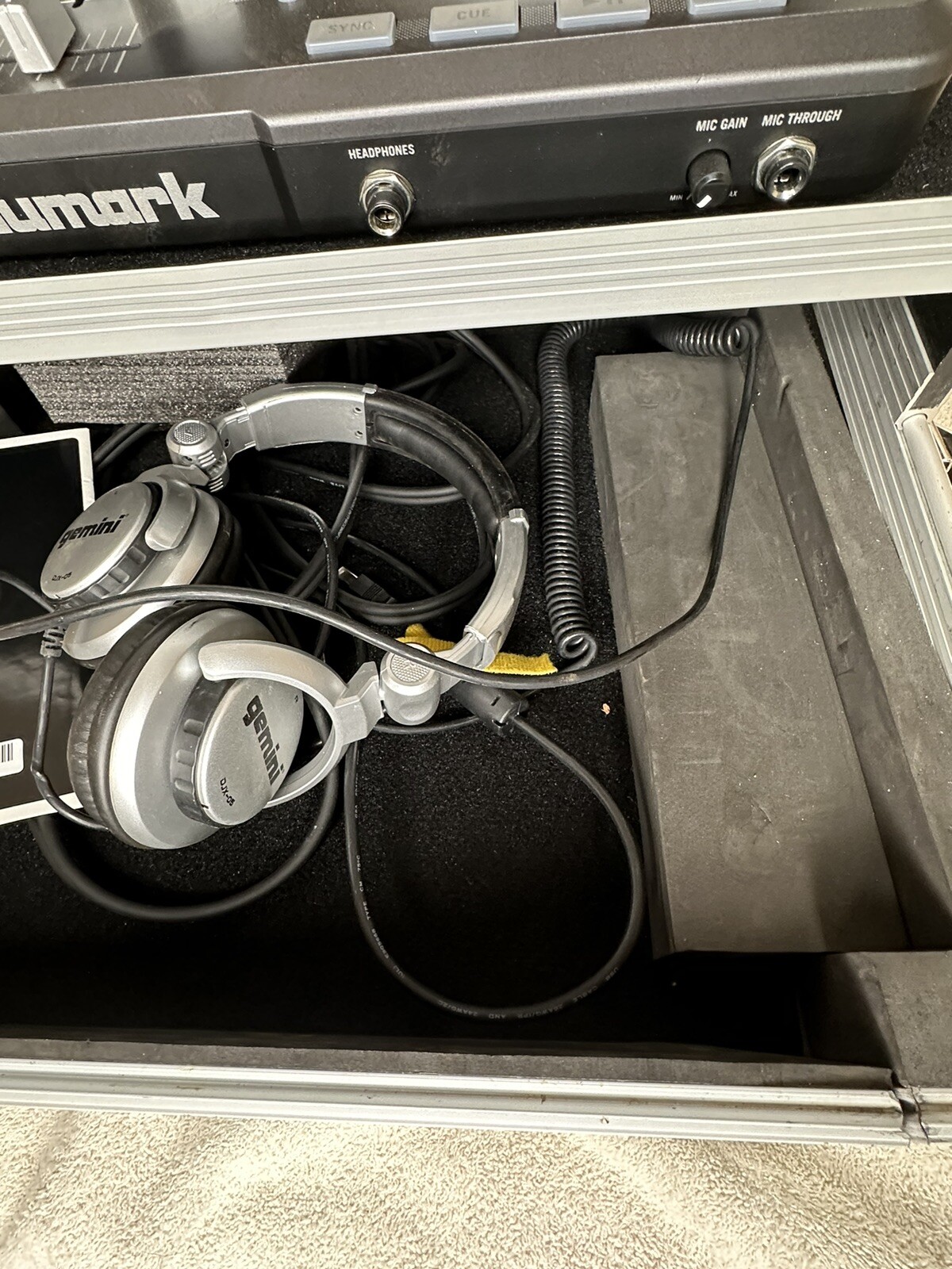 Numark Mixtrack Pro Standalone Streaming DJ Controller With Case
