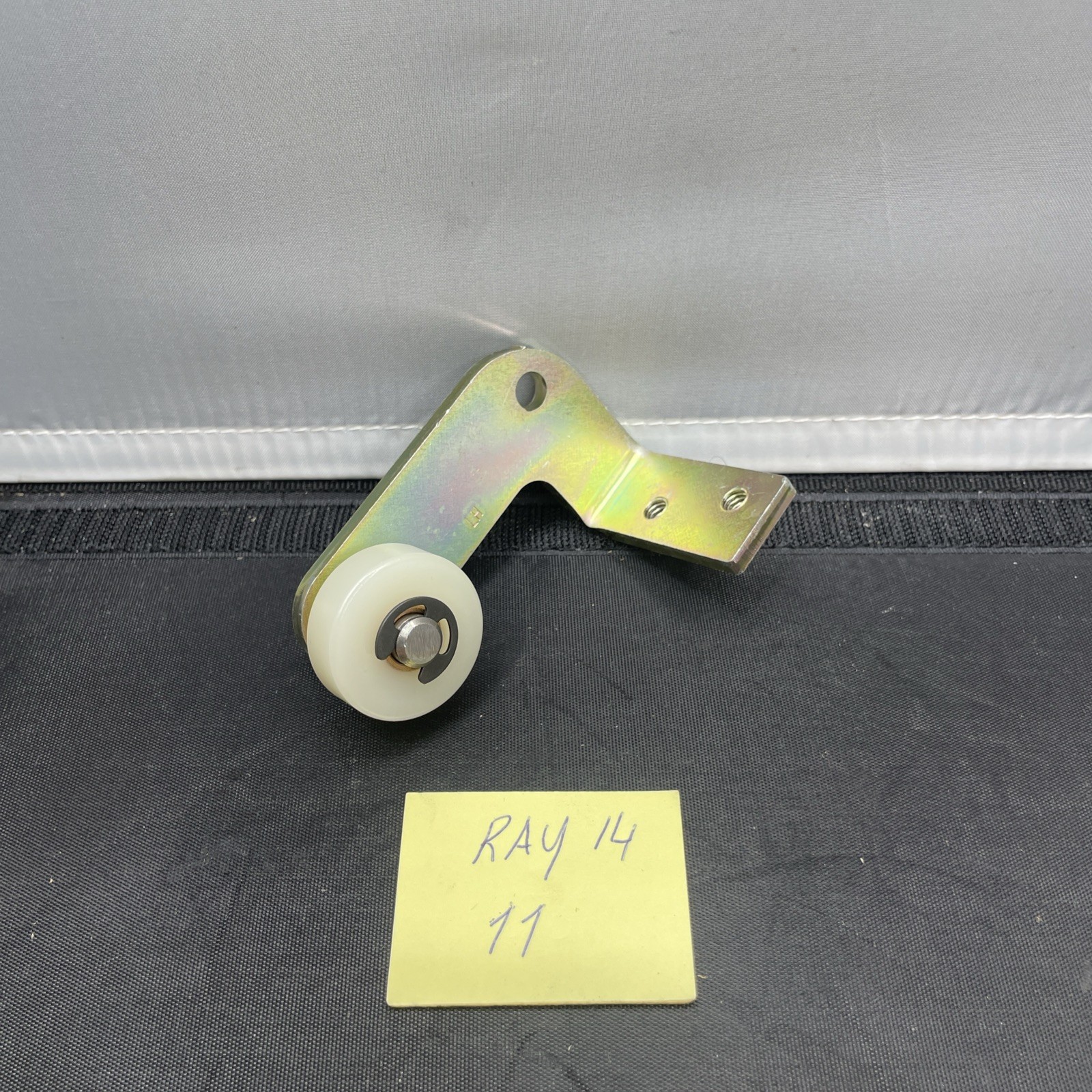 STANLEY ACCESSBOTTOM GUIDE FSL-LH; INCLUDES: BRACKET, ROLLER & C-CLIP515192