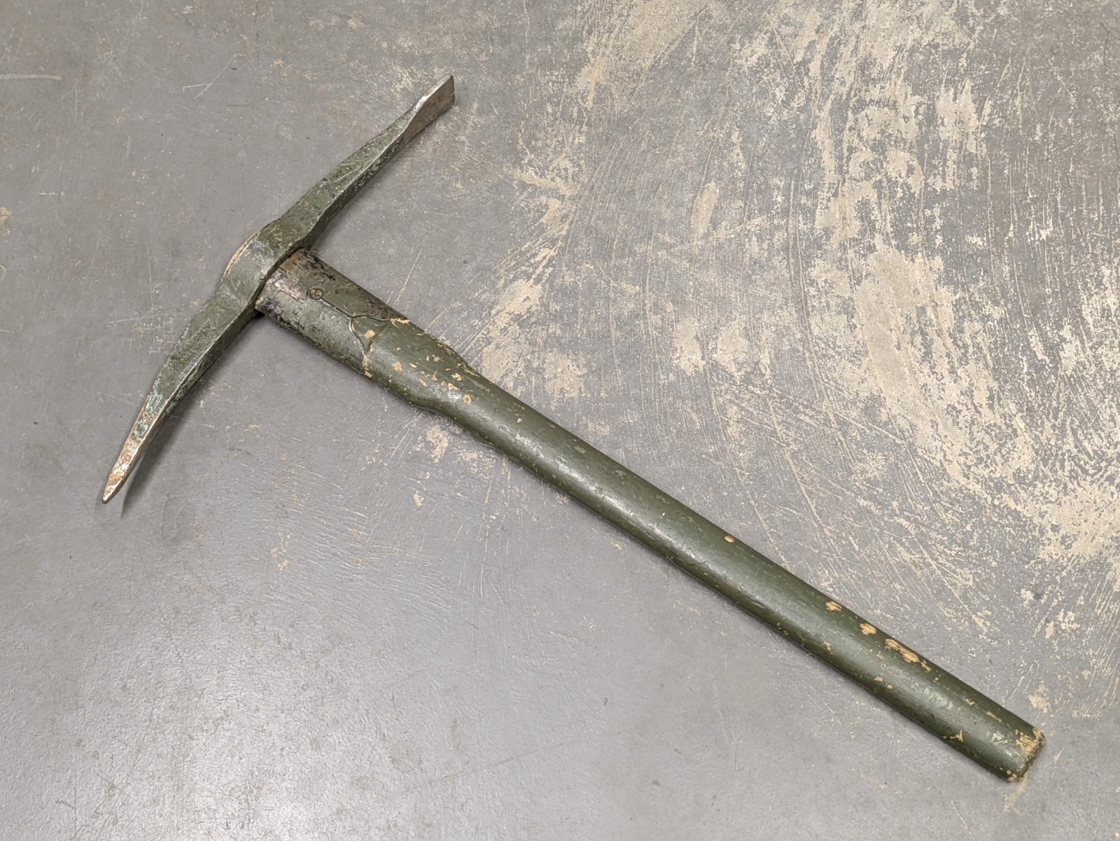 British Army - Military - MOD - Infantry Short Pick Axe - Griffin - Dated 1983
