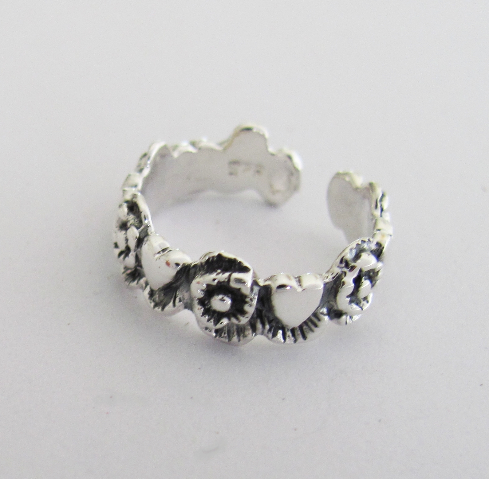Sterling Silver antiqued Hearts and Flowers adjustable toe ring