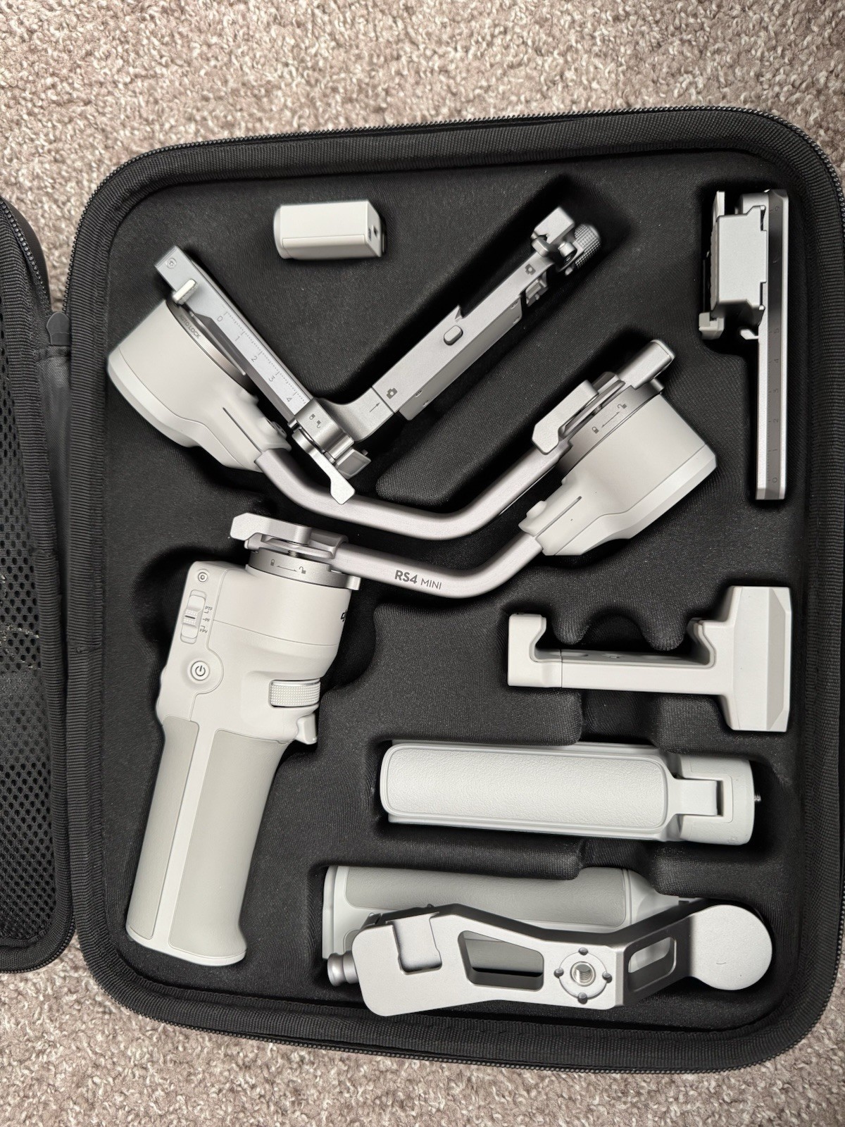 DJI - RS4 Mini Combo - Gimbal Stabilizer + Free case