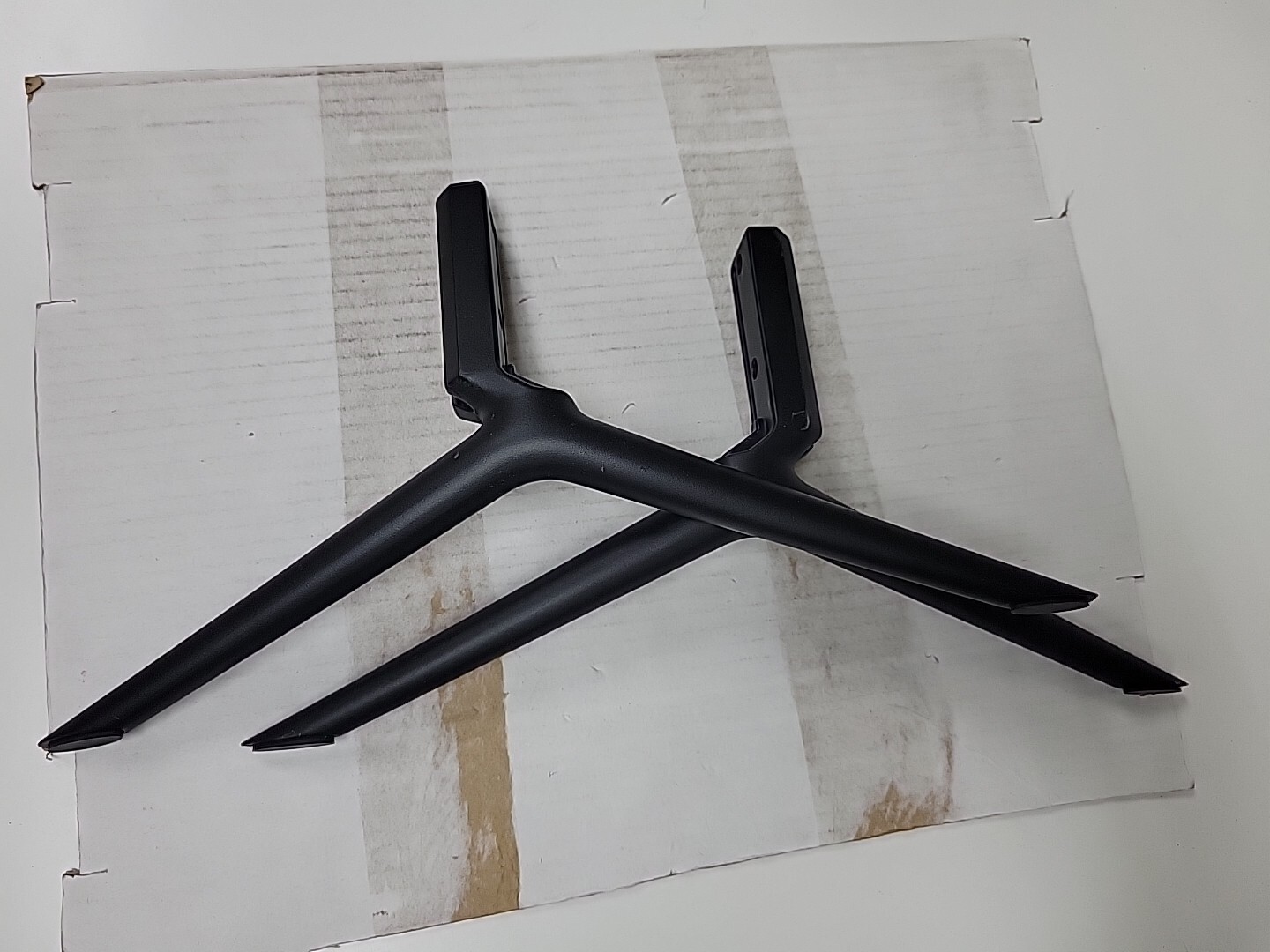 VIZIO P85QX-H1 TV STAND LEGS NO SCREWS USED X20T8489011 X20T8489012
