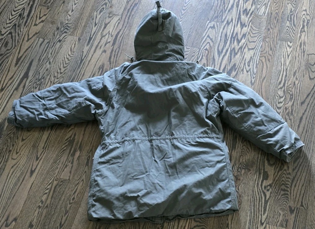 Extreme Cold Weather Type N-3B Parka USGI MEDIUM. NEVER WORN!