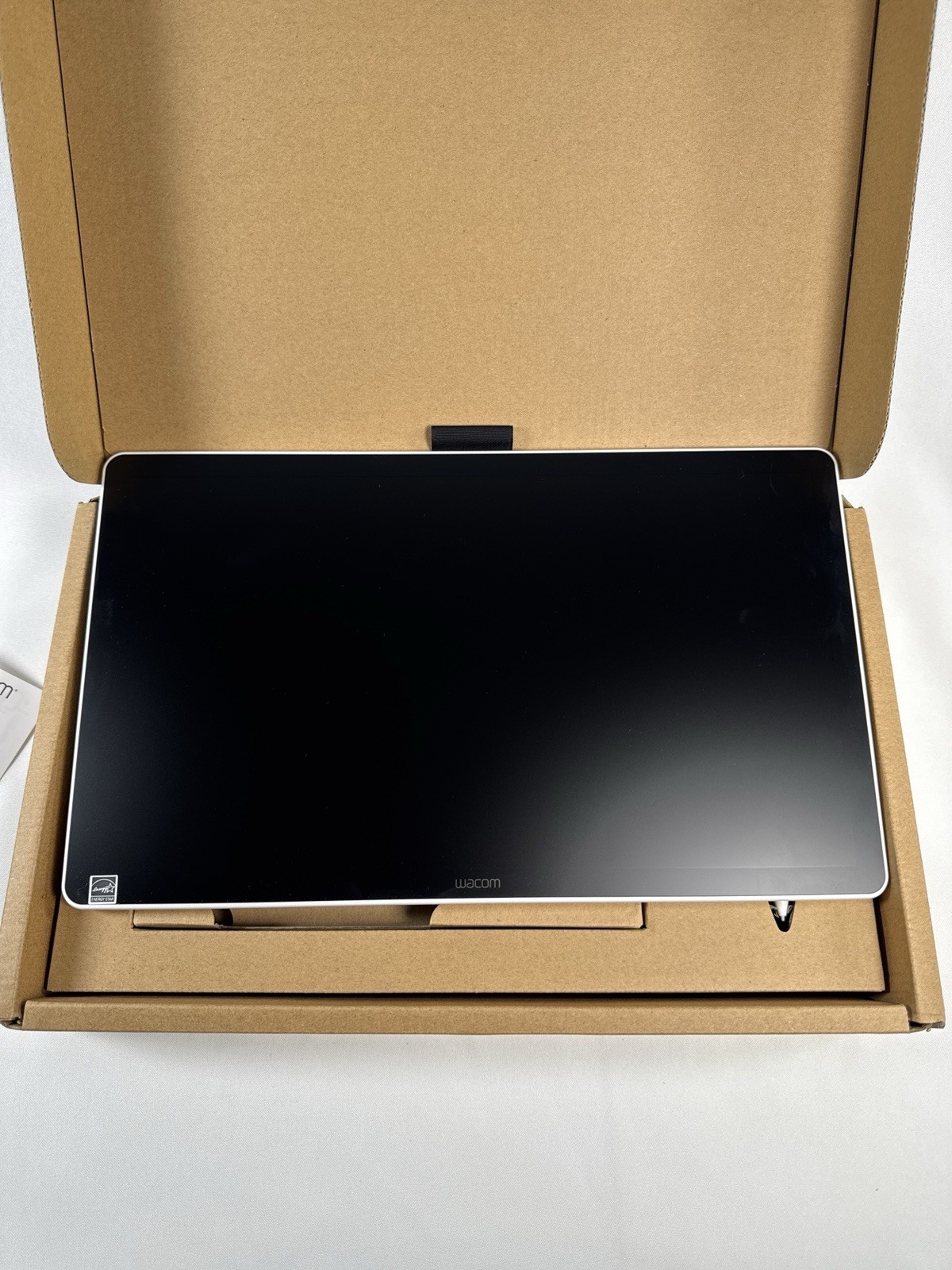 Wacom One 14 Creative Pen Display with HDMI Adapter