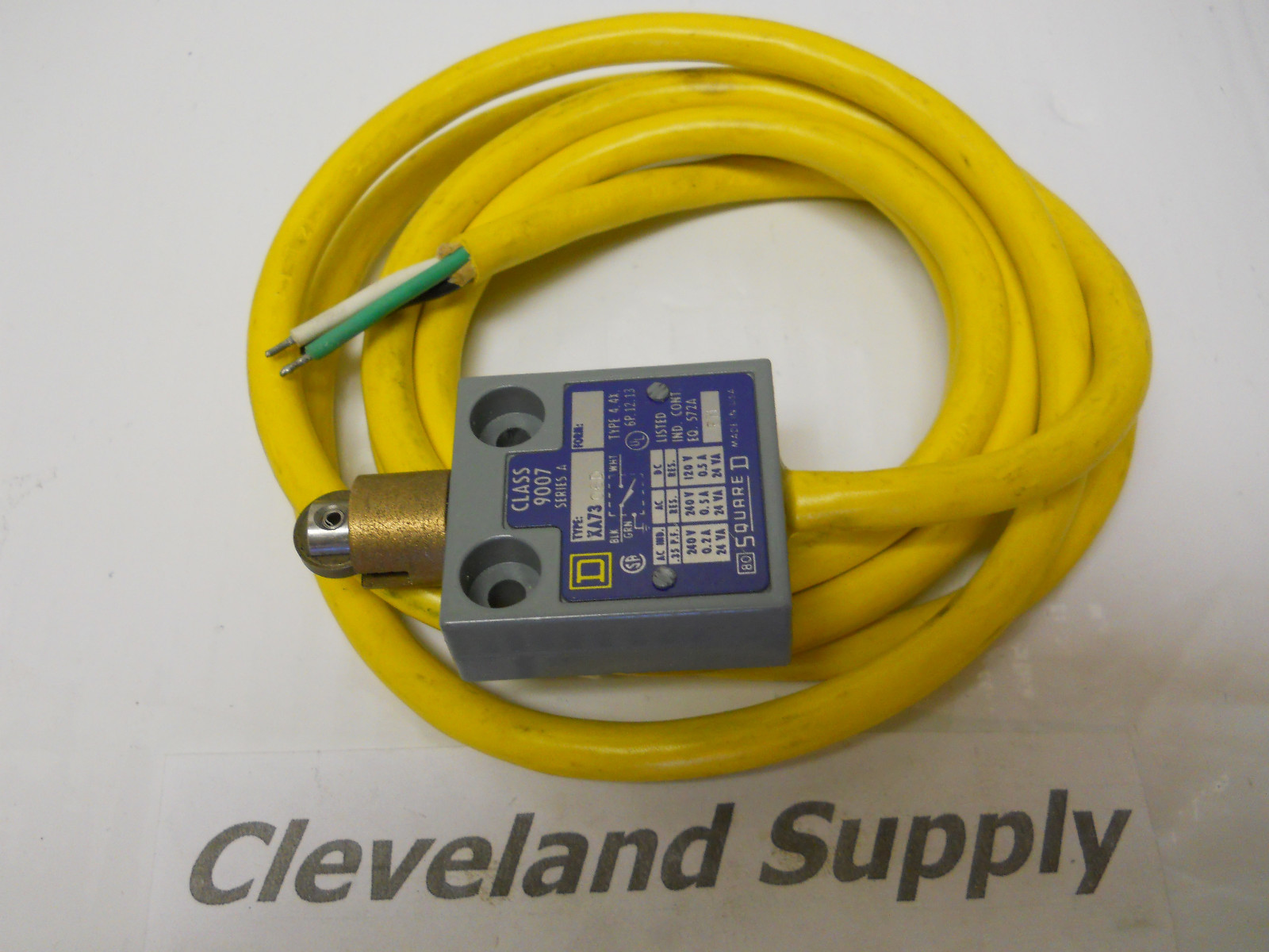 SQUARE D 9007 XA7306D ROLLER TYPE PLUNGER SWITCH  NEW CONDITION NO BOX