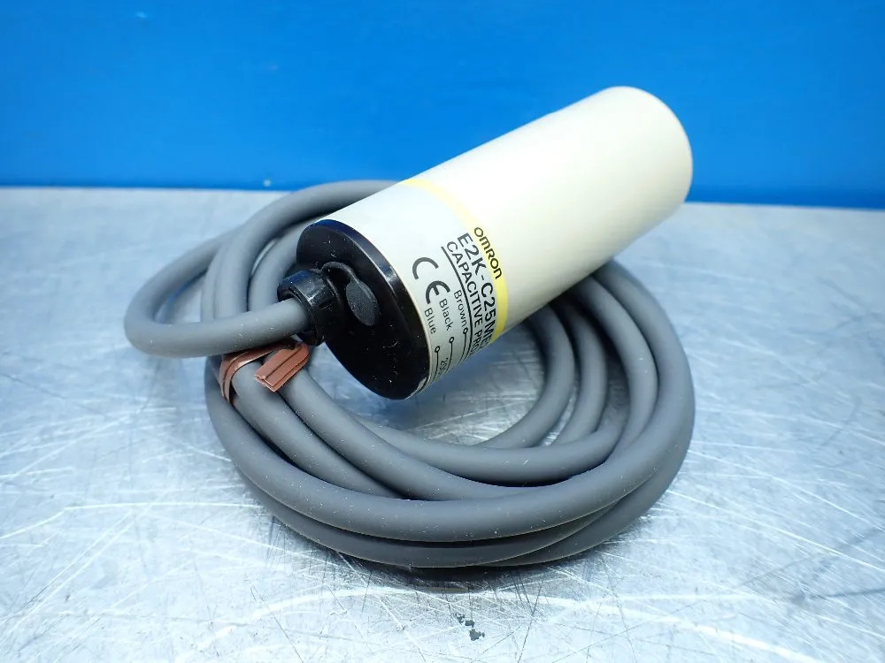 OMRON E2K-C25ME2 CAPACITIVE PROXIMITY SENSOR 08250530324