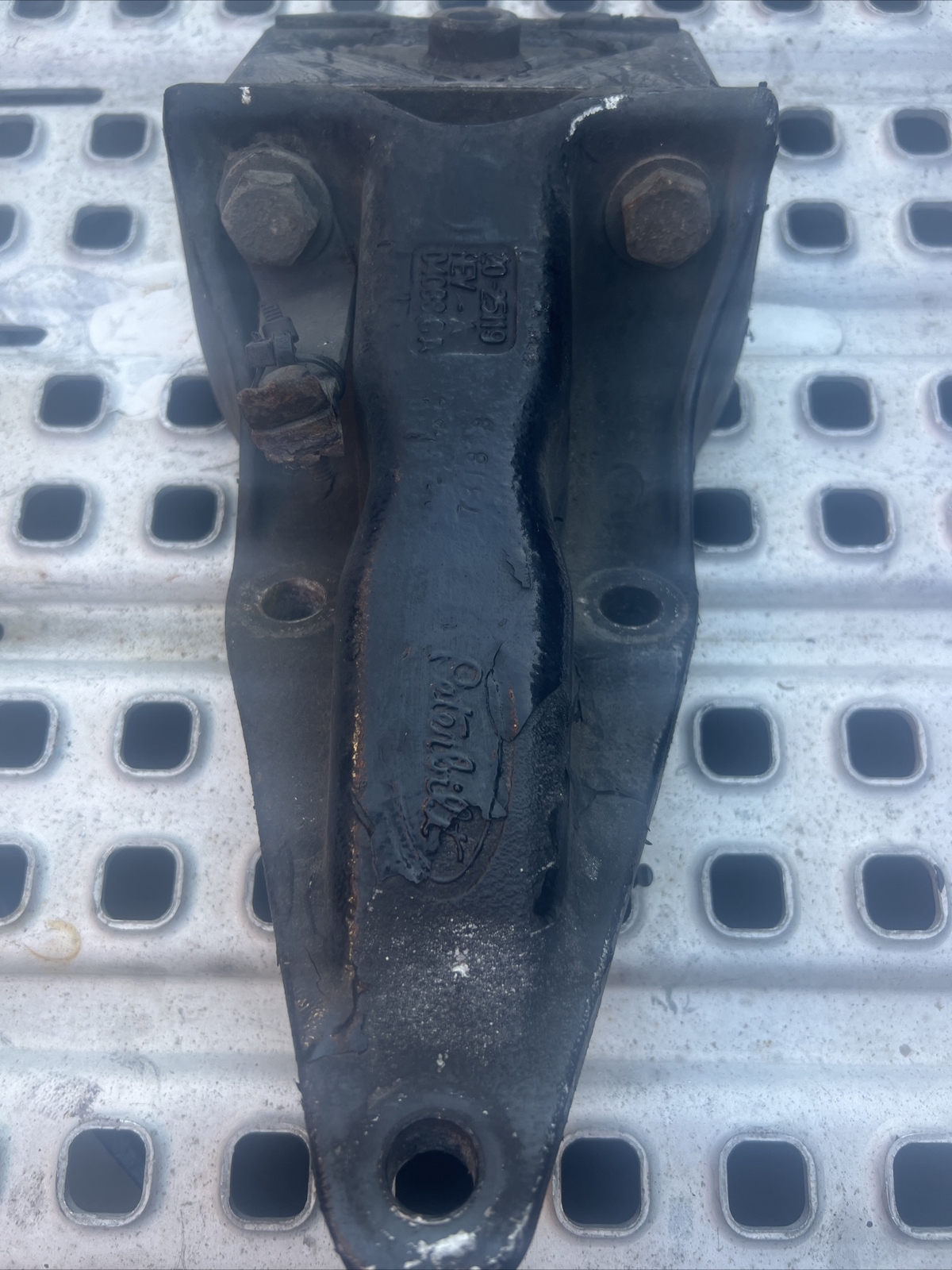 Peterbilt 387 Cab  SUPPORT ,MOUNT,  BRACKET  SUSPENSION MOUNT 20-25119