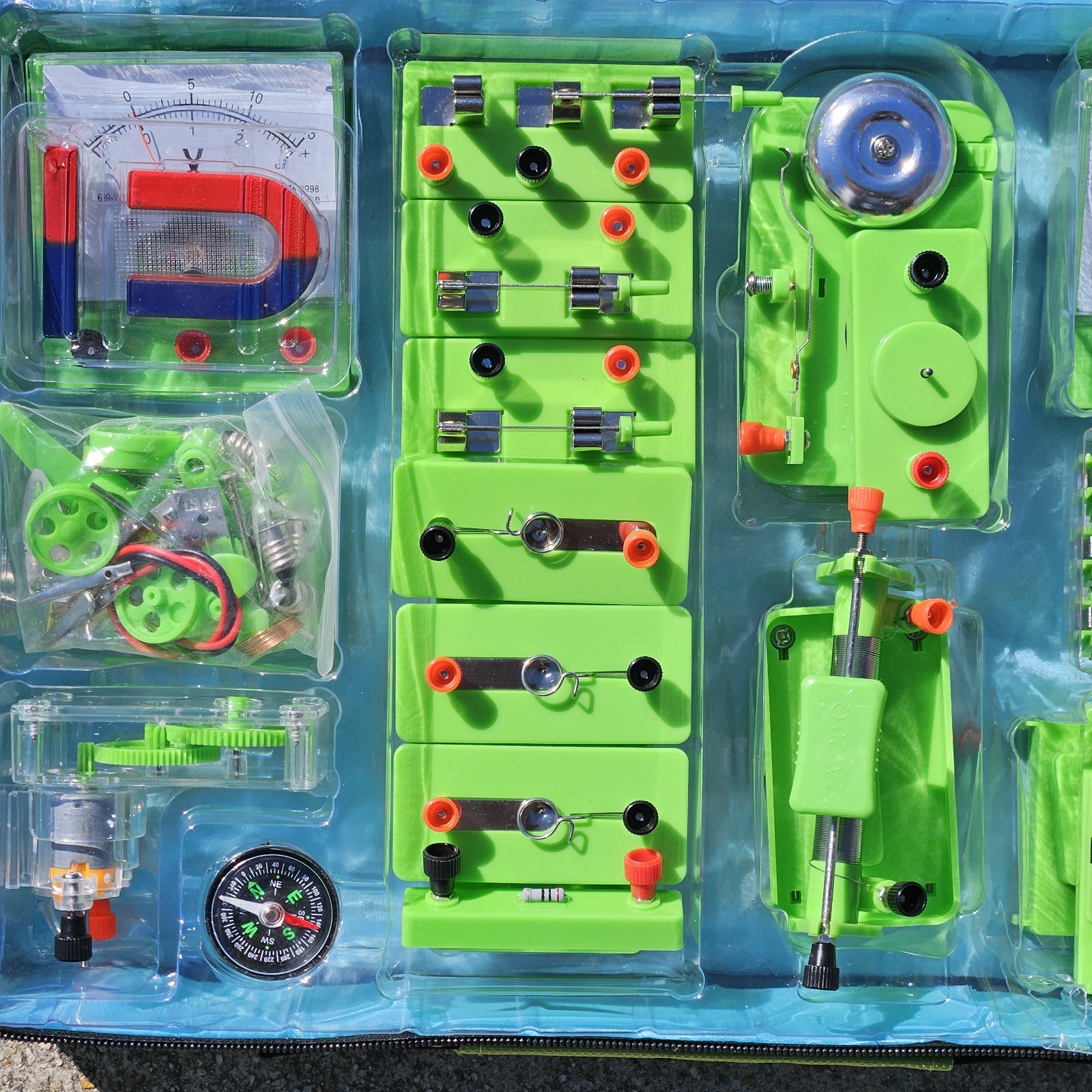 School Physics Labs Basic Electricity Discovery Circuit and Magnetism Experiment