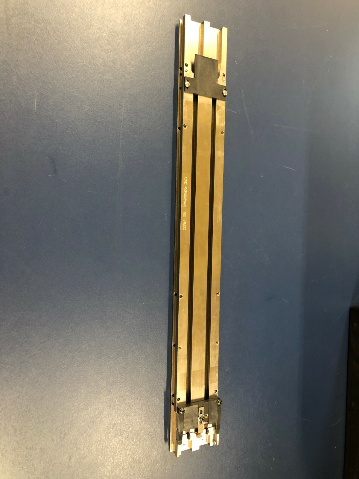 Universal Instruments Vibratory 28 PLCC Track 46636601