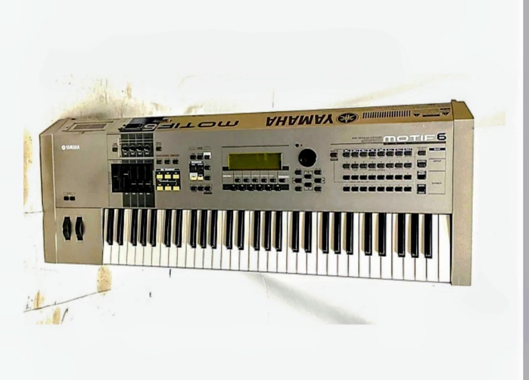 Gold Yamaha Motif Xf6 61 Keys slightly used