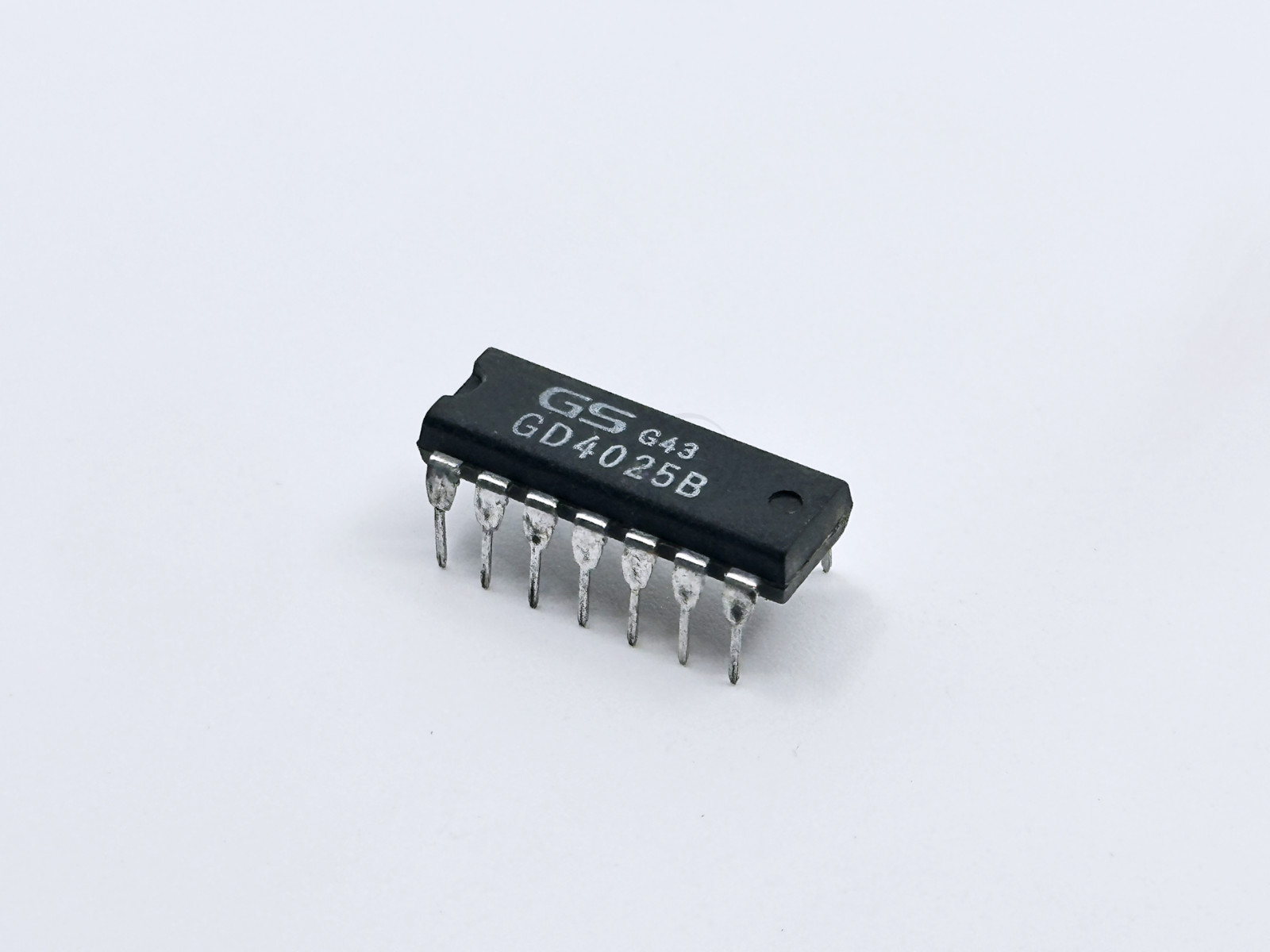 4PCS GD4025B GS Triple 3 Input NOR Gate CMOS DIP-14