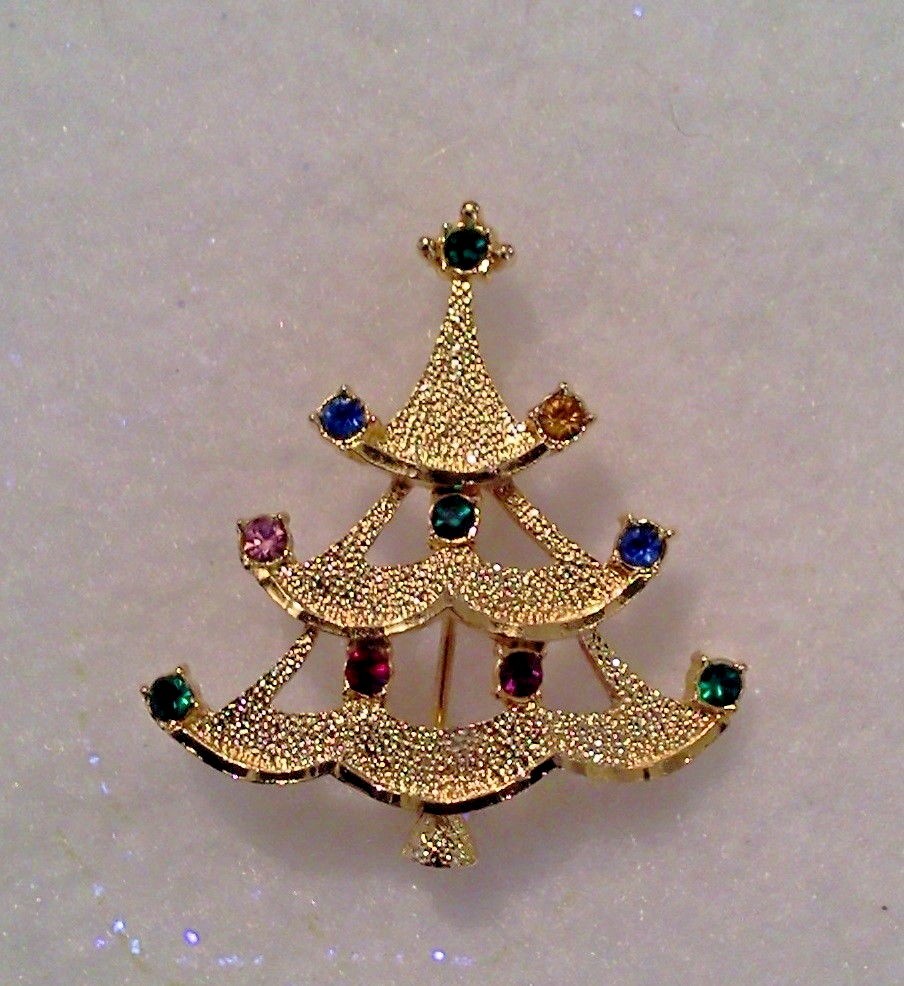 TINY CHRISTMAS TREE CRYSTAL BROOCH MADE IN CZECH