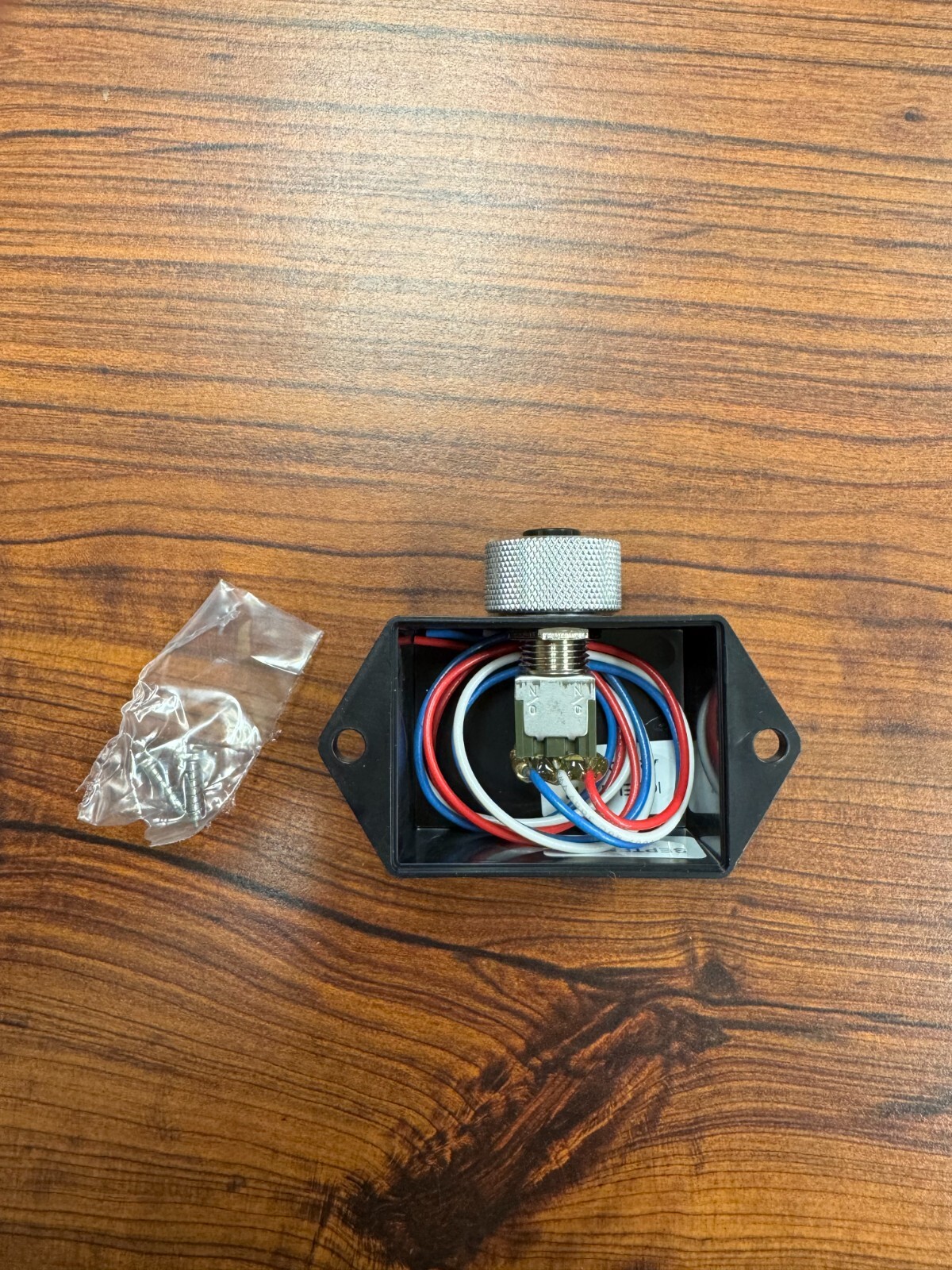 TS-18 Surface Mount Pushbutton Momentary SPDT Switch Contact Rated 4A @ 28VDC