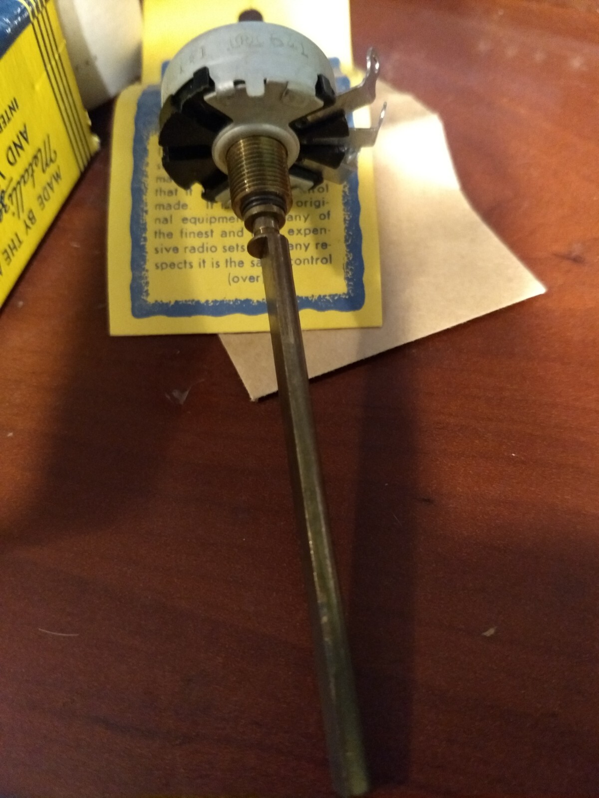 IRC Midget Volume Control D11-141 With Long Stem Turn Switch 5 Megaohm NOS New