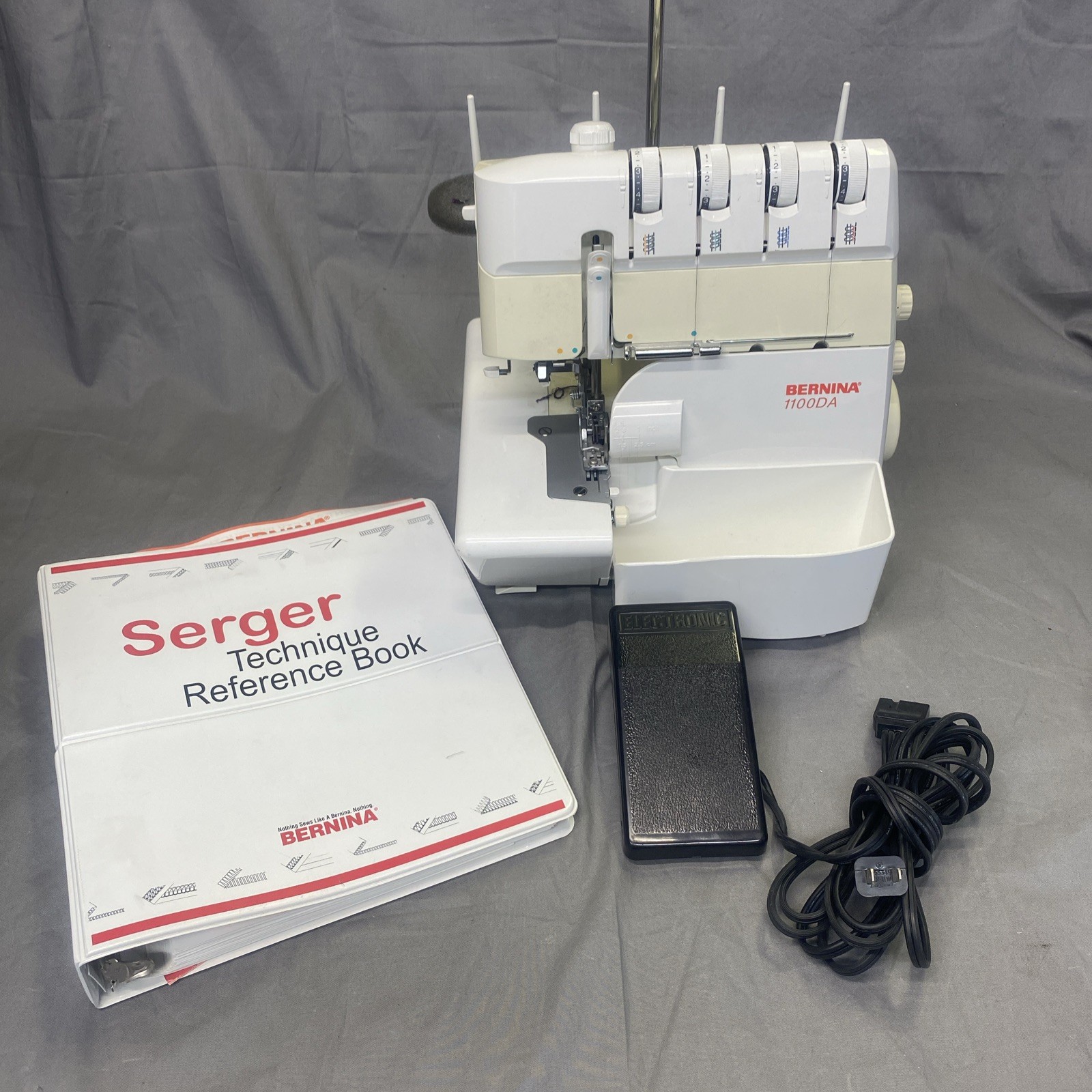 Bernina Overlocker Sewing Machine 1100DA , 230V  Reference book Foot pedal
