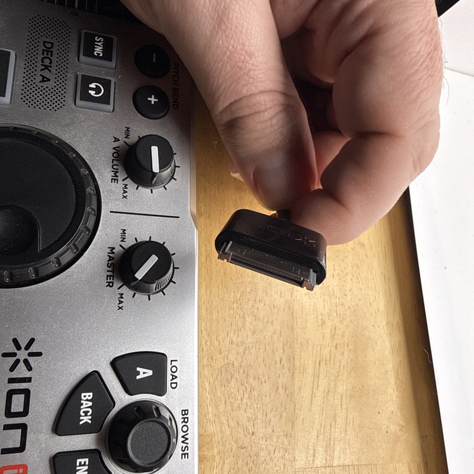 iDJ2GO DJ System For iPad iPhone & iPod Touch DJ UNTESTED