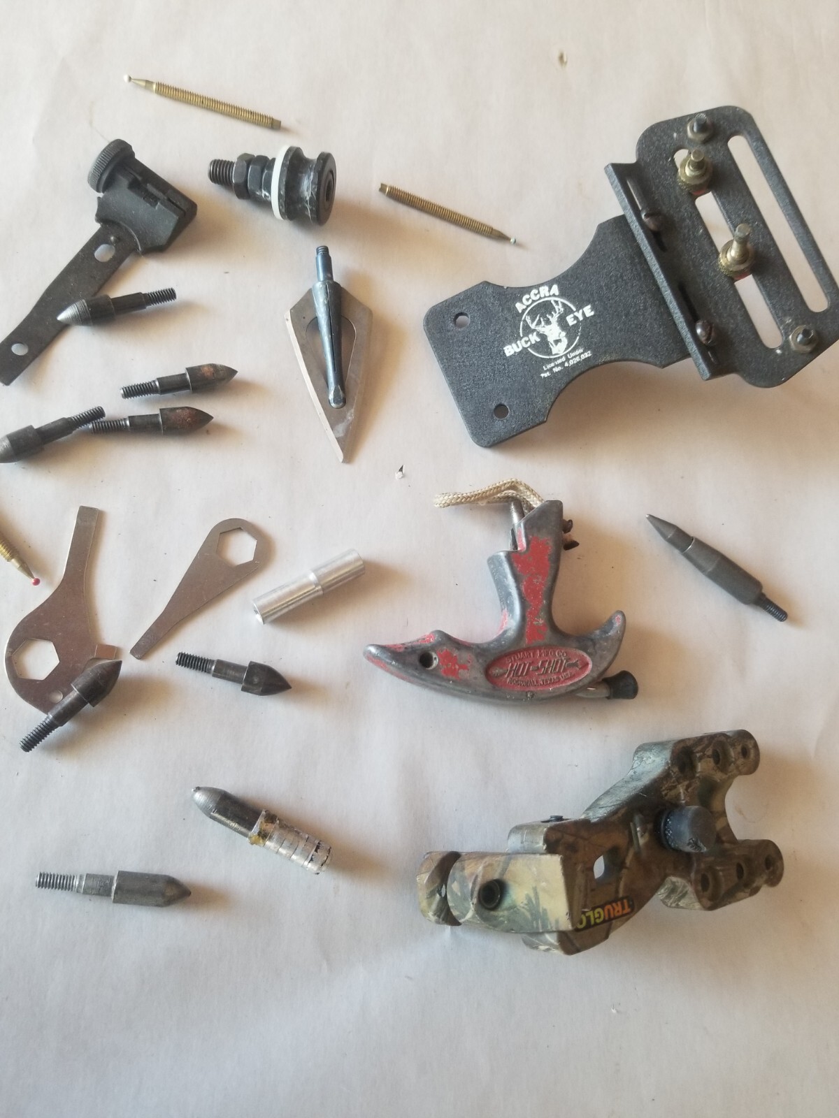 Hot Shot Buck Eye Cross Compound Bow Lot Of Parts Tips Ect