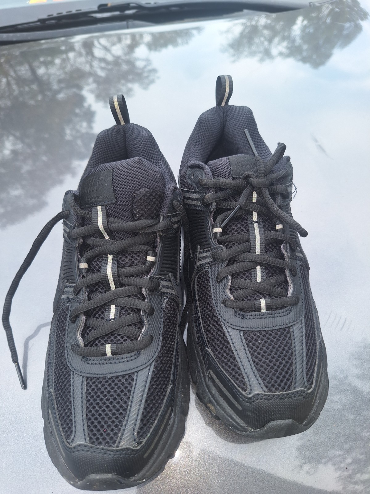 Nike Air Zoom Vomero 5 Black Sneakers, Size 6Y HF6998-007 Db7